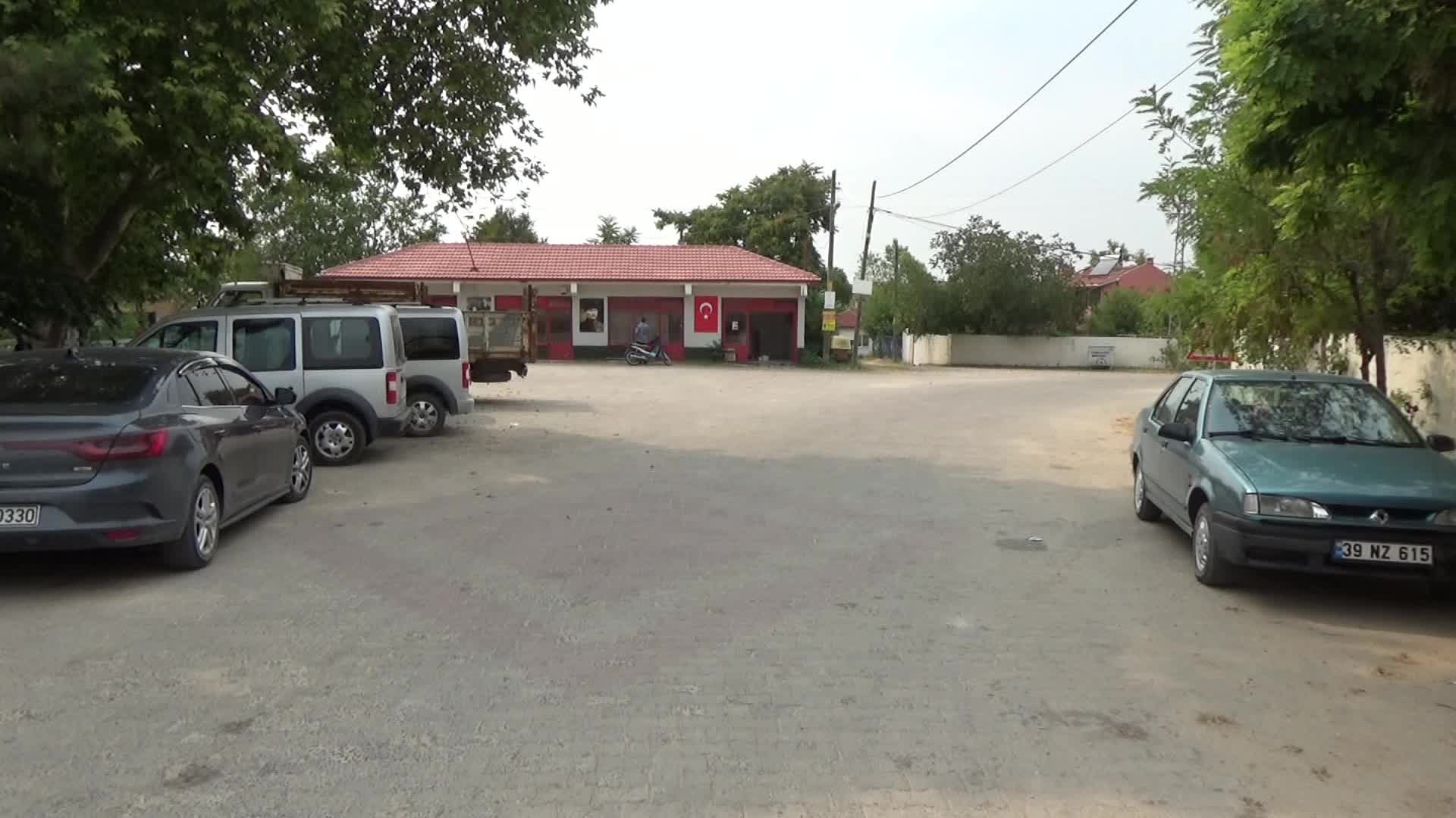 HAYVAN GÜBRE TESİSİ KÖYLÜLERİ İSYAN ETTİRDİ: DEREDEKİ BALIKLARIMIZ ÖLÜYOR, HAYVANLARIMIZ DÜŞÜK YAPIYOR, KOKUDAN VE SİNEKTEN CAMLARIMIZI AÇAMIYORUZ