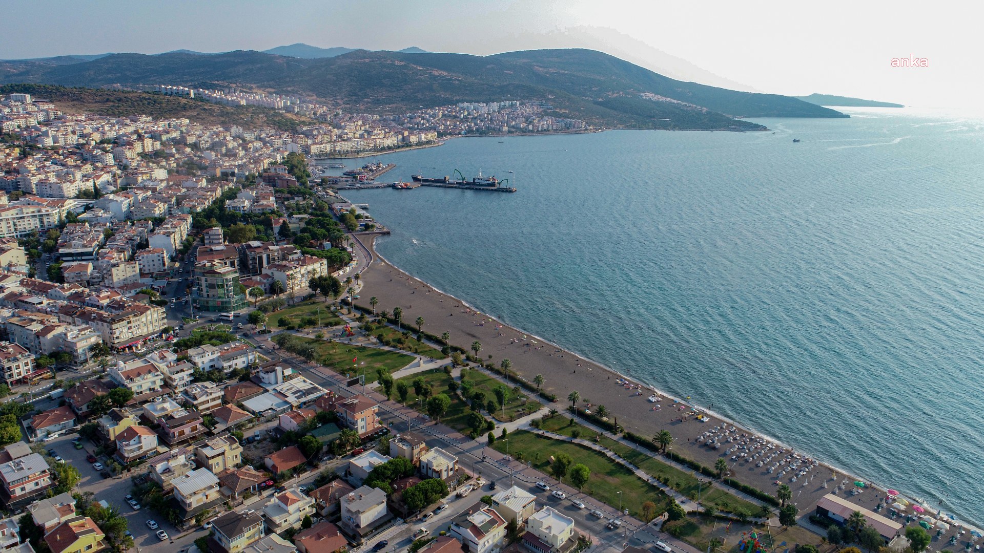 DİKİLİ BELEDİYESİ GÜNEŞ ENERJİSİ SANTRALİ KURUYOR