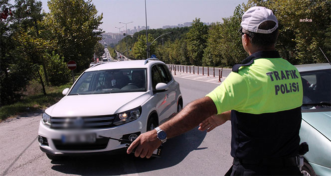 İSTANBUL'DA SON BİR HAFTADA YAKLAŞIK 40 BİN SÜRÜCÜYE CEZA KESİLDİ