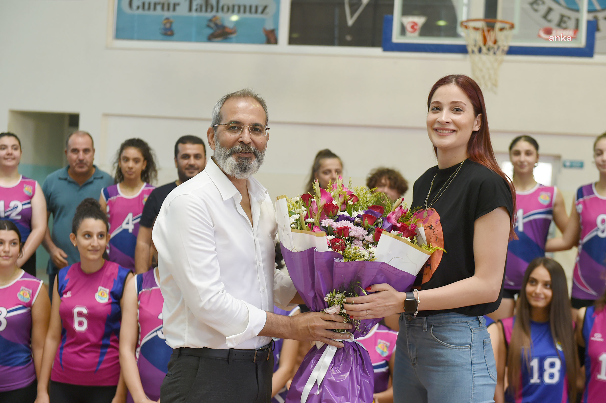 BAŞKAN BOZDOĞAN, MİLLİ VOLEYBOLCU ŞENOĞLU’NU TOKYO OLİMPİYATLARI DÖNÜŞÜ AĞIRLADI