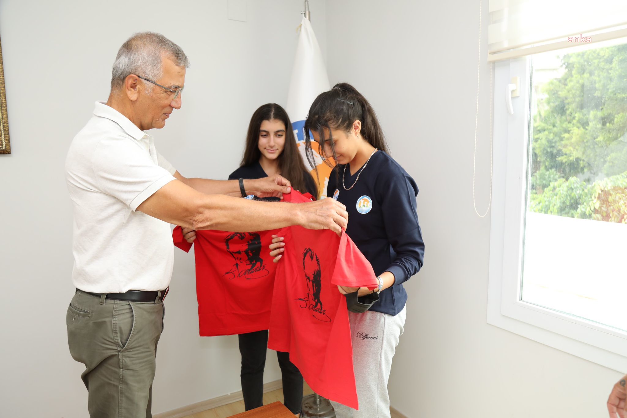 MEZİTLİLİ VOLEYBOLCULARIN TRANSFER SEVİNCİ