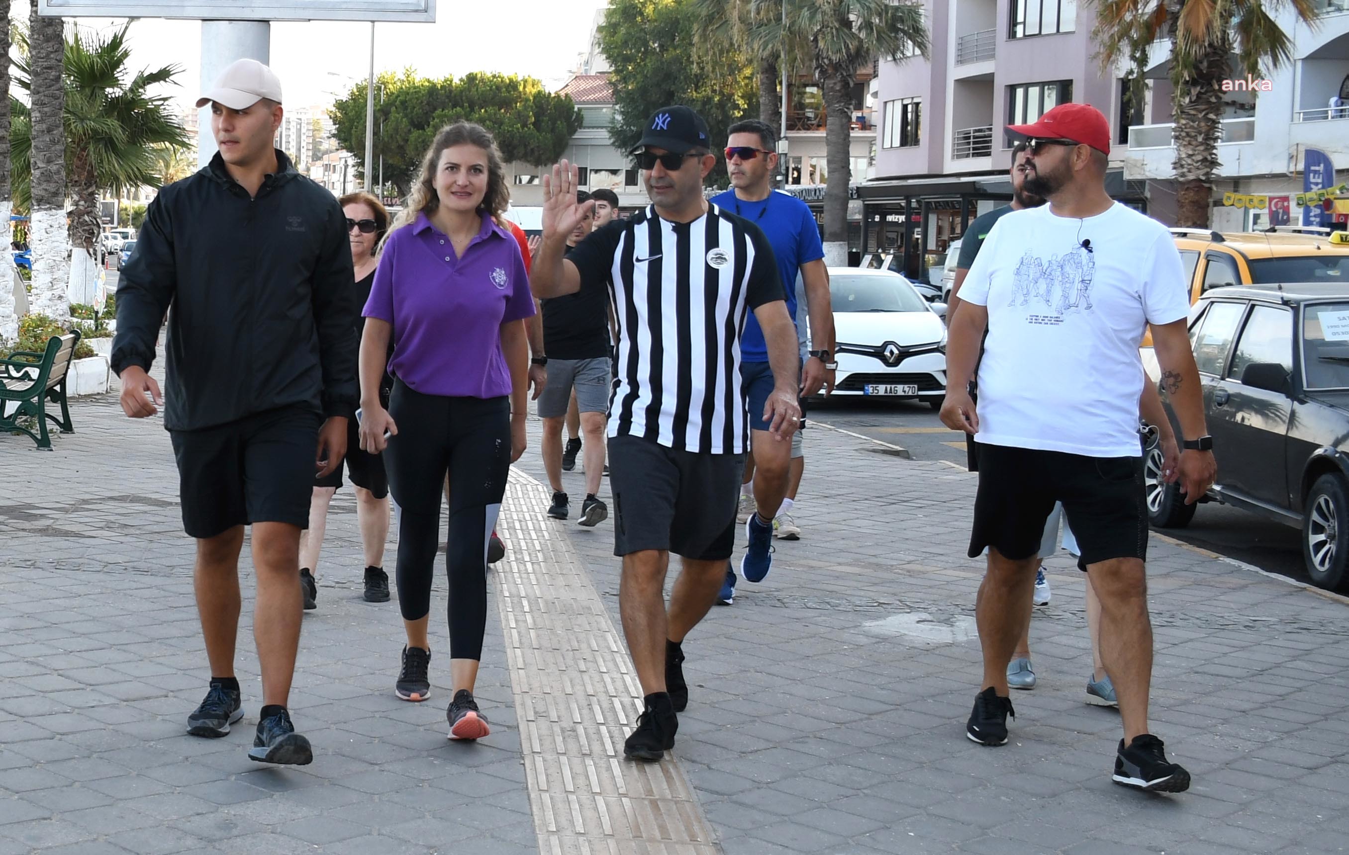 KUŞADASI BELEDİYE BAŞKANI GÜNEL VATANDAŞLARLA SABAH SPORU YAPTI