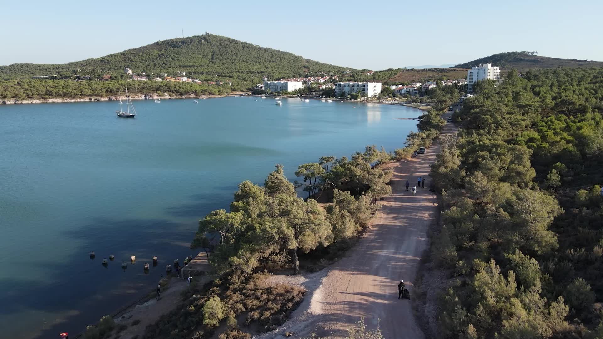 AYVALIK ORMANLARINDA TEMİZLİK KAMPANYASI: "YUVAMIZA ATEŞ DÜŞMEDEN"