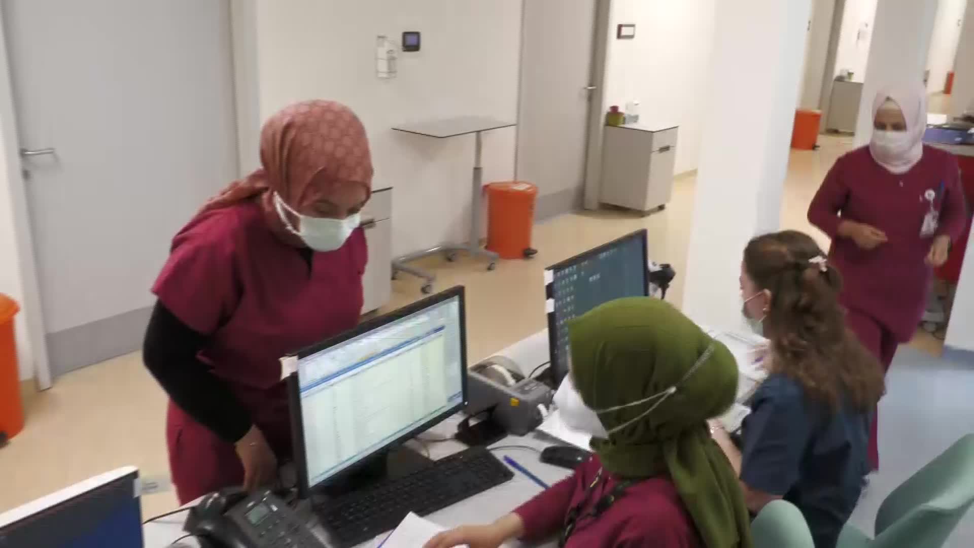 AŞI YAPTIRMAYAN COVİD HASTALARI: "ŞU ANKİ AKLIMI VERSELER, BİR AY ÖNCESİNE IŞINLASALAR, TEK YAPACAĞIM ŞEY KOŞARAK AŞI OLMAK OLUR"