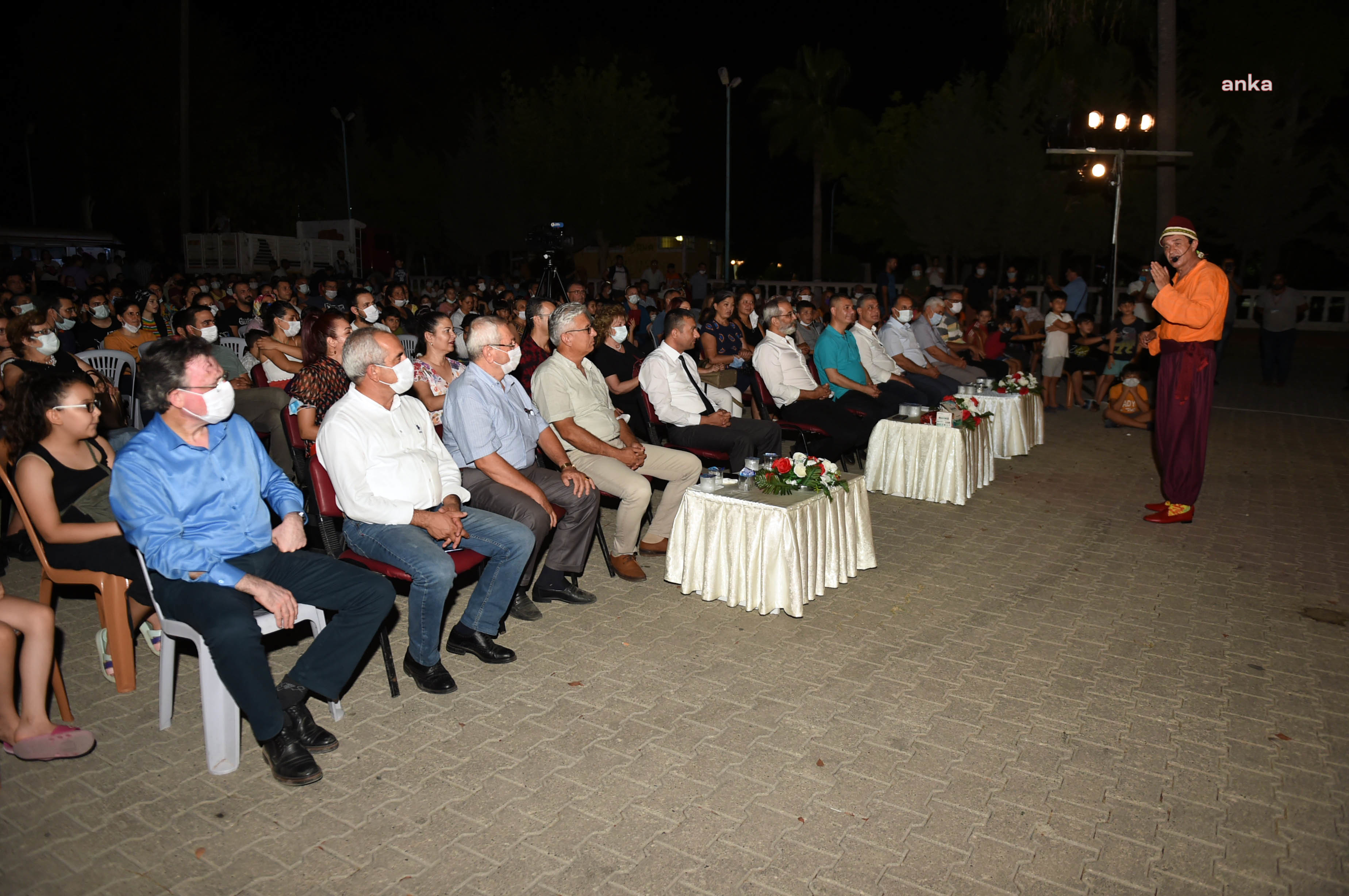 CENGİZ KÜÇÜKAYVAZ TİYATROSU TARSUS'TA SAHNE ALDI