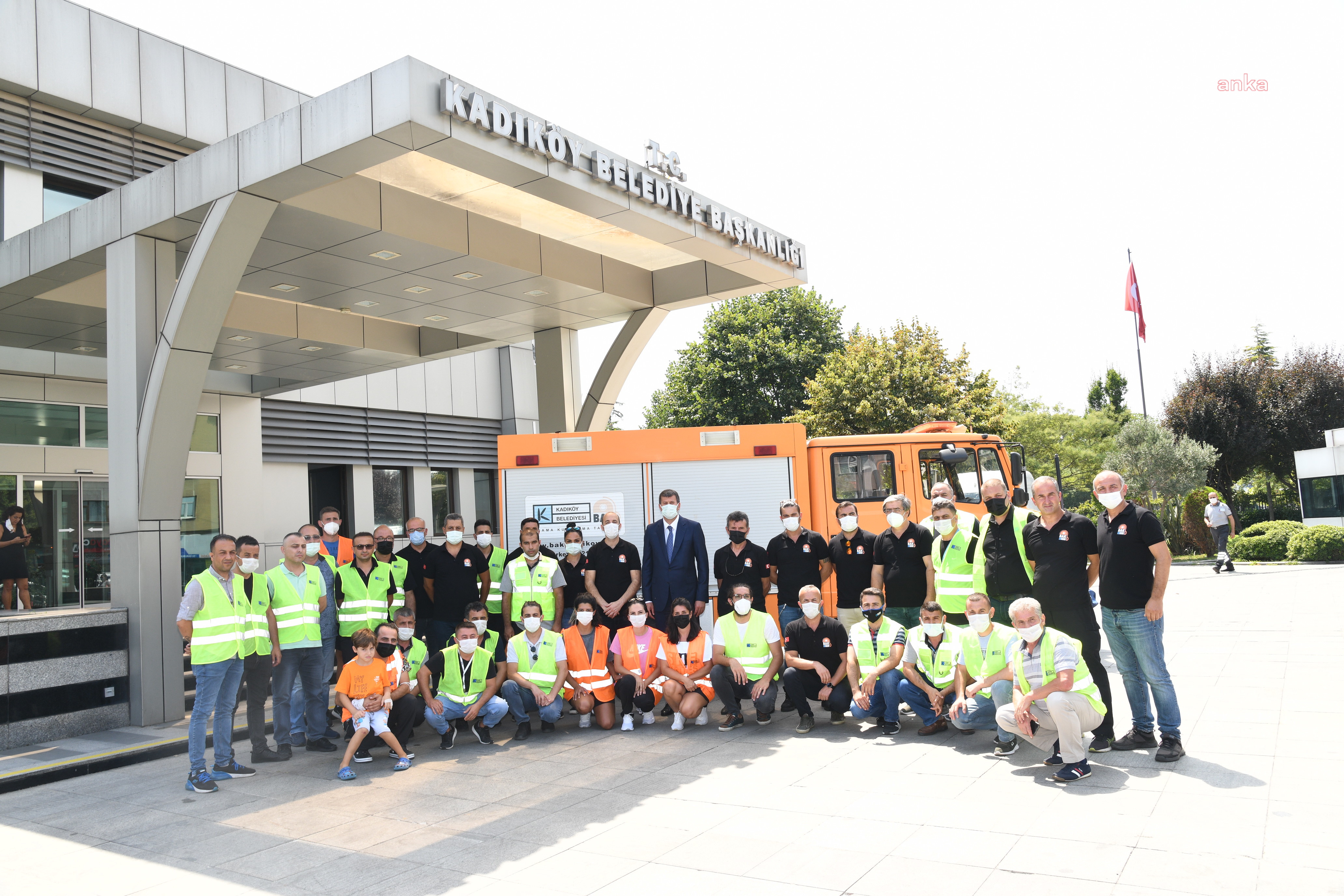 KADIKÖY BELEDİYE BAŞKANI ODABAŞI ORMAN YANGINLARINDA GÖREVLİ EKİPLE BULUŞTU