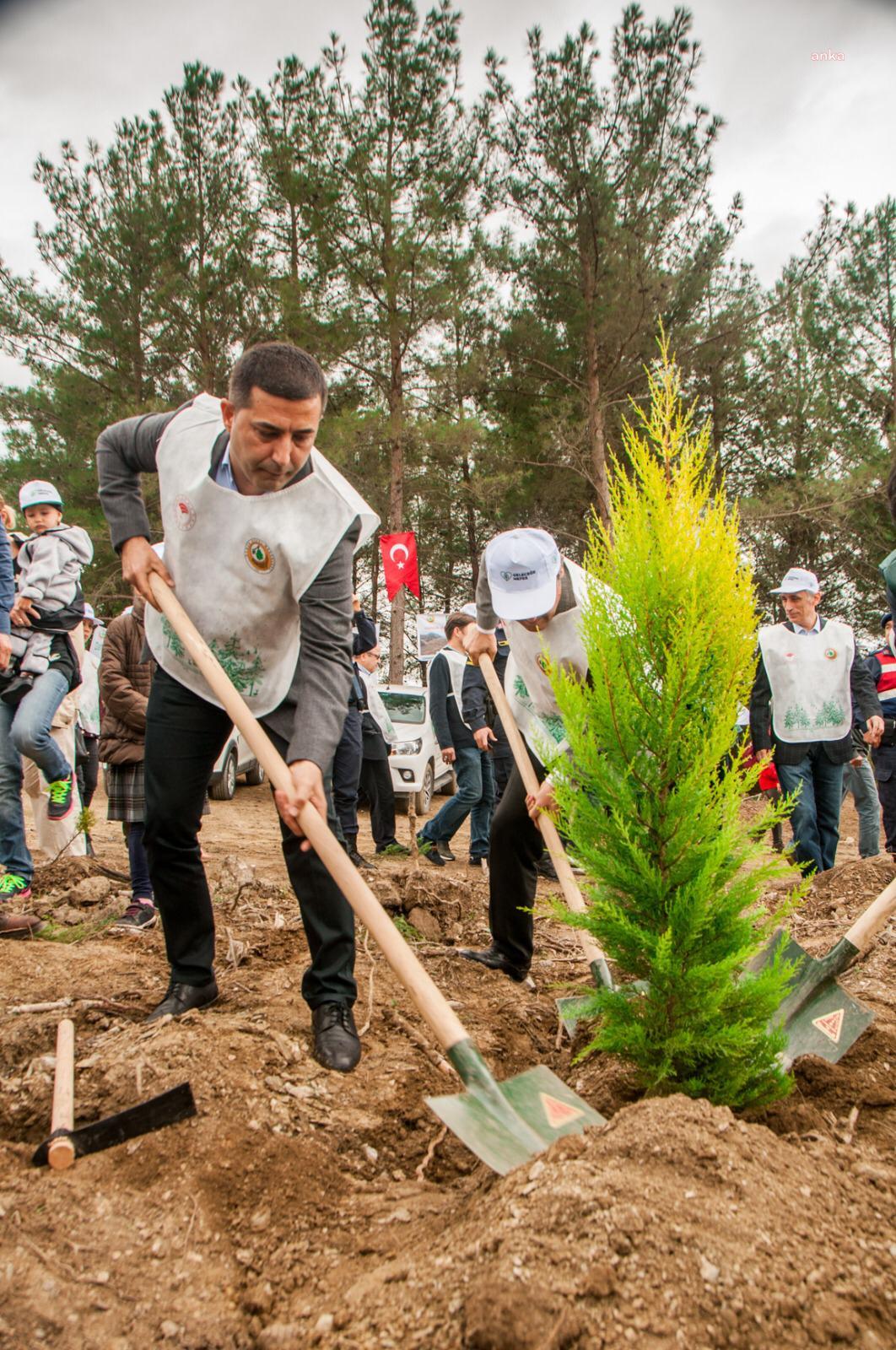 KUŞADASI BELEDİYE BAŞKANI GÜNEL, FİDAN BAĞIŞLADI