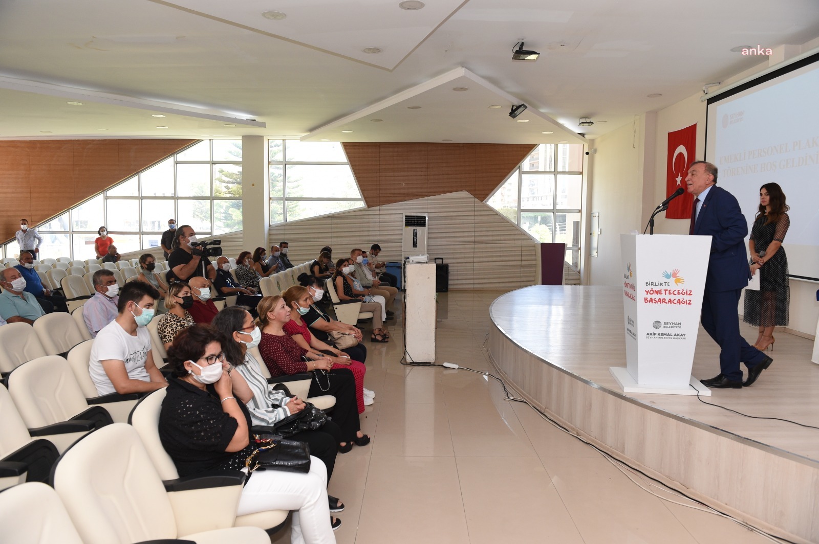 BAŞKAN AKAY, SEYHAN'DA EMEKLİ OLAN EMEKÇİLERE TEŞEKKÜR ETTİ