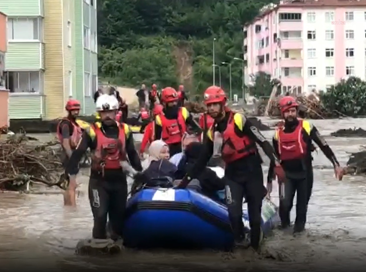 AFETZEDELER İÇİN CUMHURBAŞKANI KARARI İLE YARDIM KAMPANYASI BAŞLATILDI