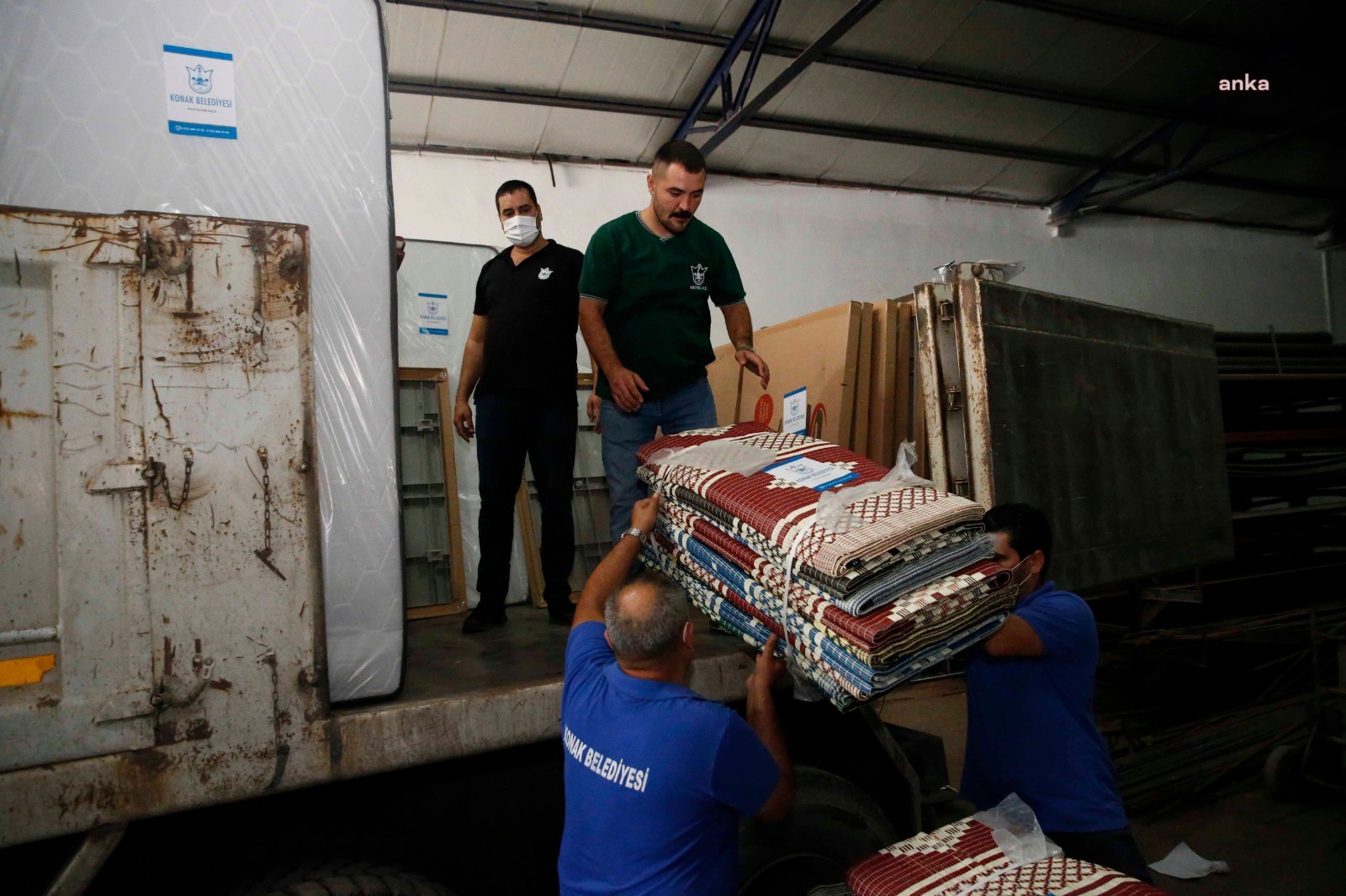 KONAK'TAN YANGIN BÖLGESİNE DESTEK