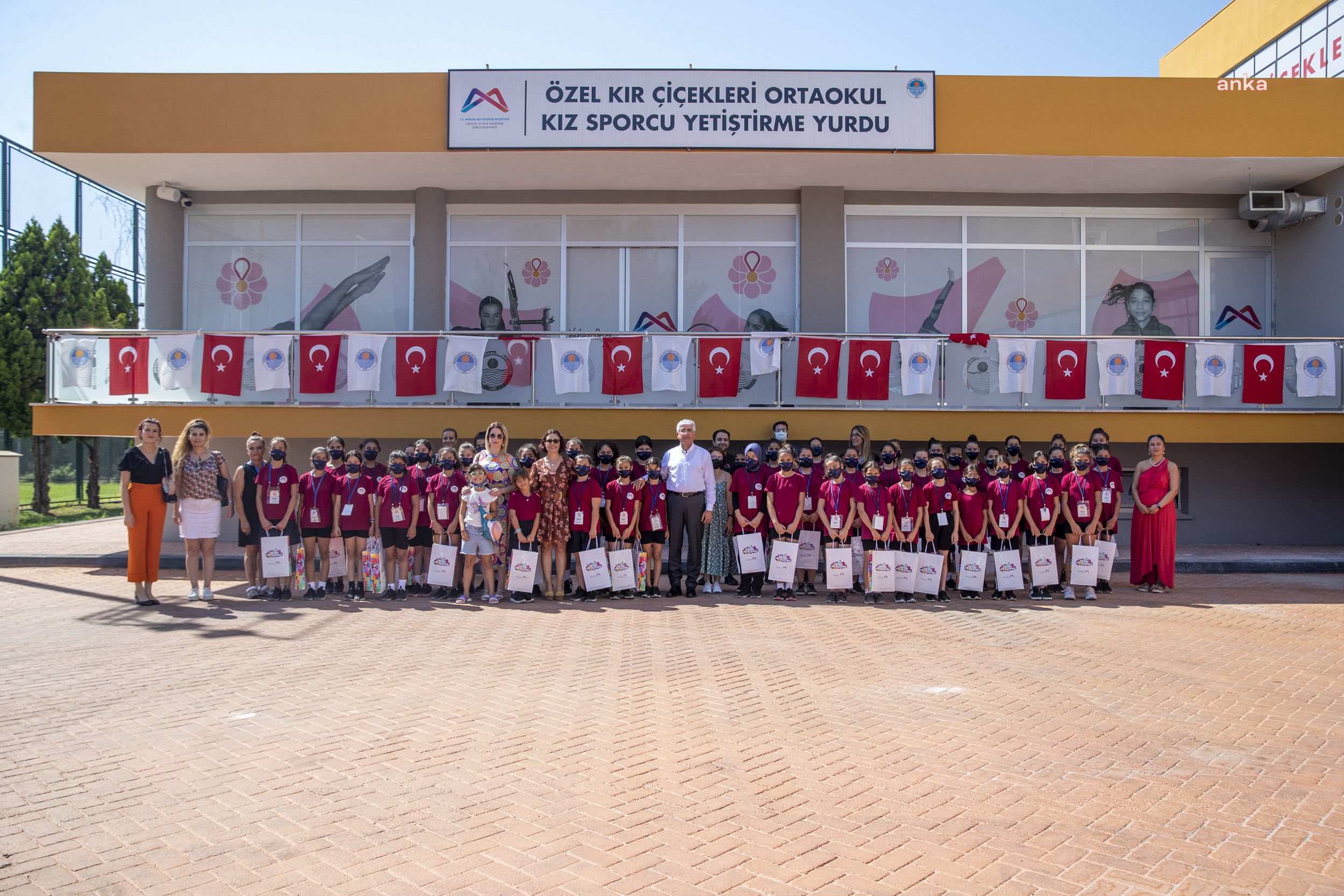 MERSİN BÜYÜKŞEHİR’İN KIR ÇİÇEKLERİ’NE “BASIN YAYIN VE HALKLA İLİŞKİLER” ANLATILDI
