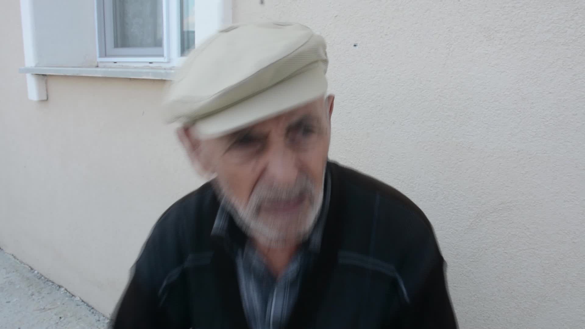MAHSUR KALAN ÇOCUĞU SEL SULARI İLE GELEN MERDİVENLE KURTARDI