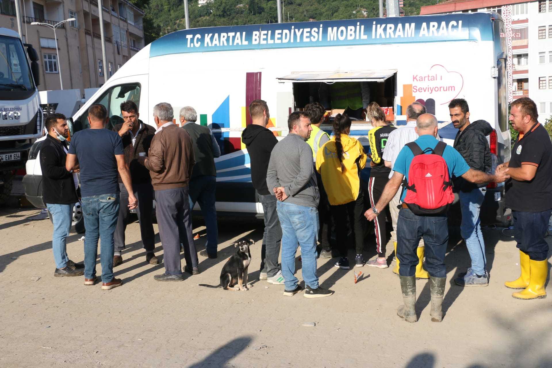 KARTAL BELEDİYESİ SELDEN ETKİLENEN BÖLGELERDE TEMİZLİK ÇALIŞMALARINA DESTEK OLUYOR
