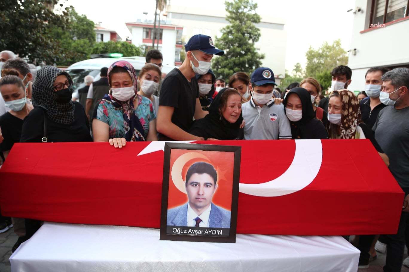 KAHRAMANMARAŞ'TA DÜŞEN UÇAKTA YAŞAMINI YİTİREN 3 TÜRK İÇİN TÖREN DÜZENLENDİ