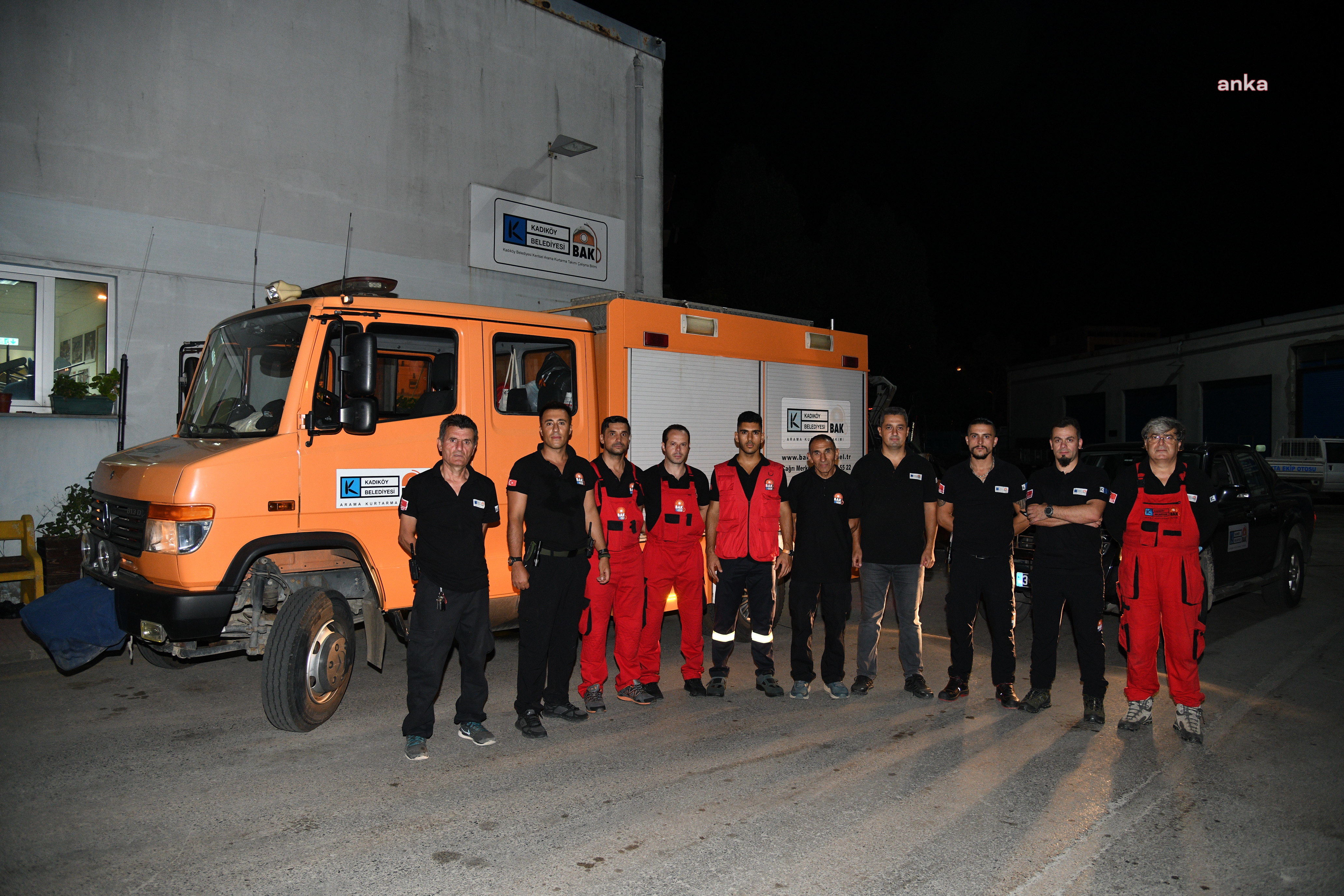 KADIKÖY BELEDİYESİ'NİN ARAMA KURTARMA TAKIMI "BAK KADIKÖY", SEL BÖLGESİNDE