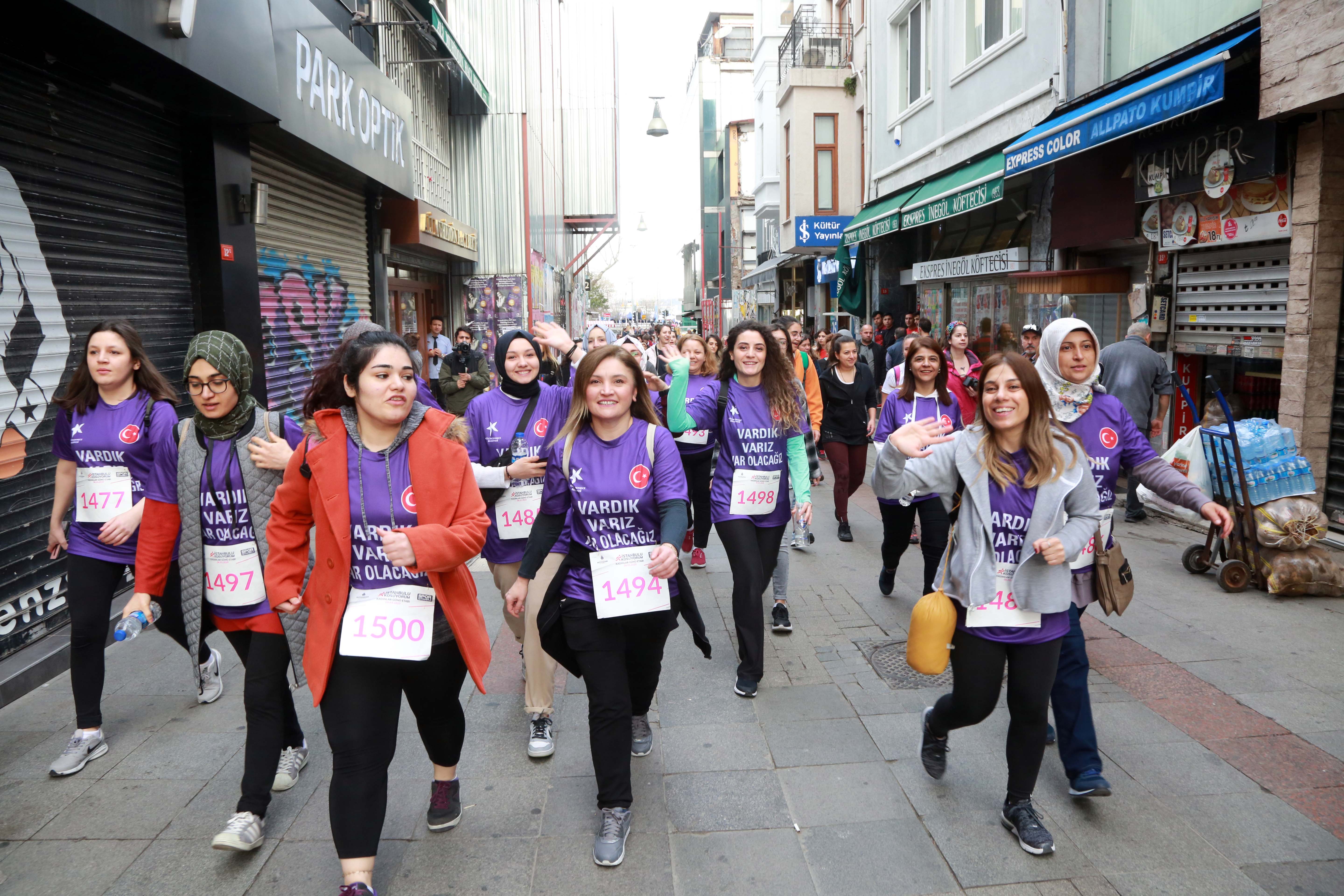KÜÇÜKÇEKMECELİ KADINLAR 8 MART’I SANAT VE SPORLA KUTLADI