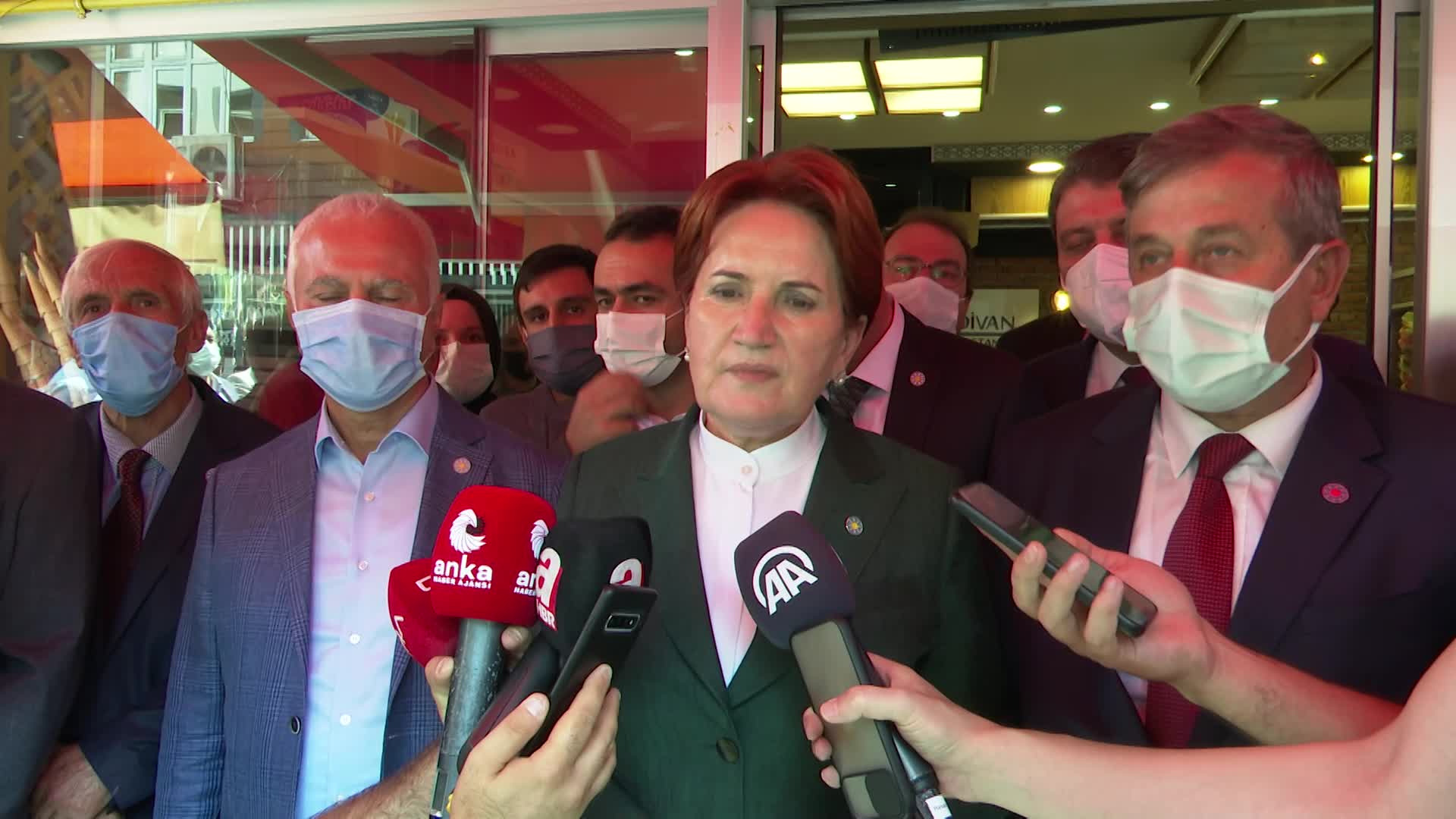 AKŞENER'DEN AFGAN GÖÇÜ TEPKİSİ: "TÜRKİYE BİR GÖÇMEN HENDEĞİ OLMUŞTUR"