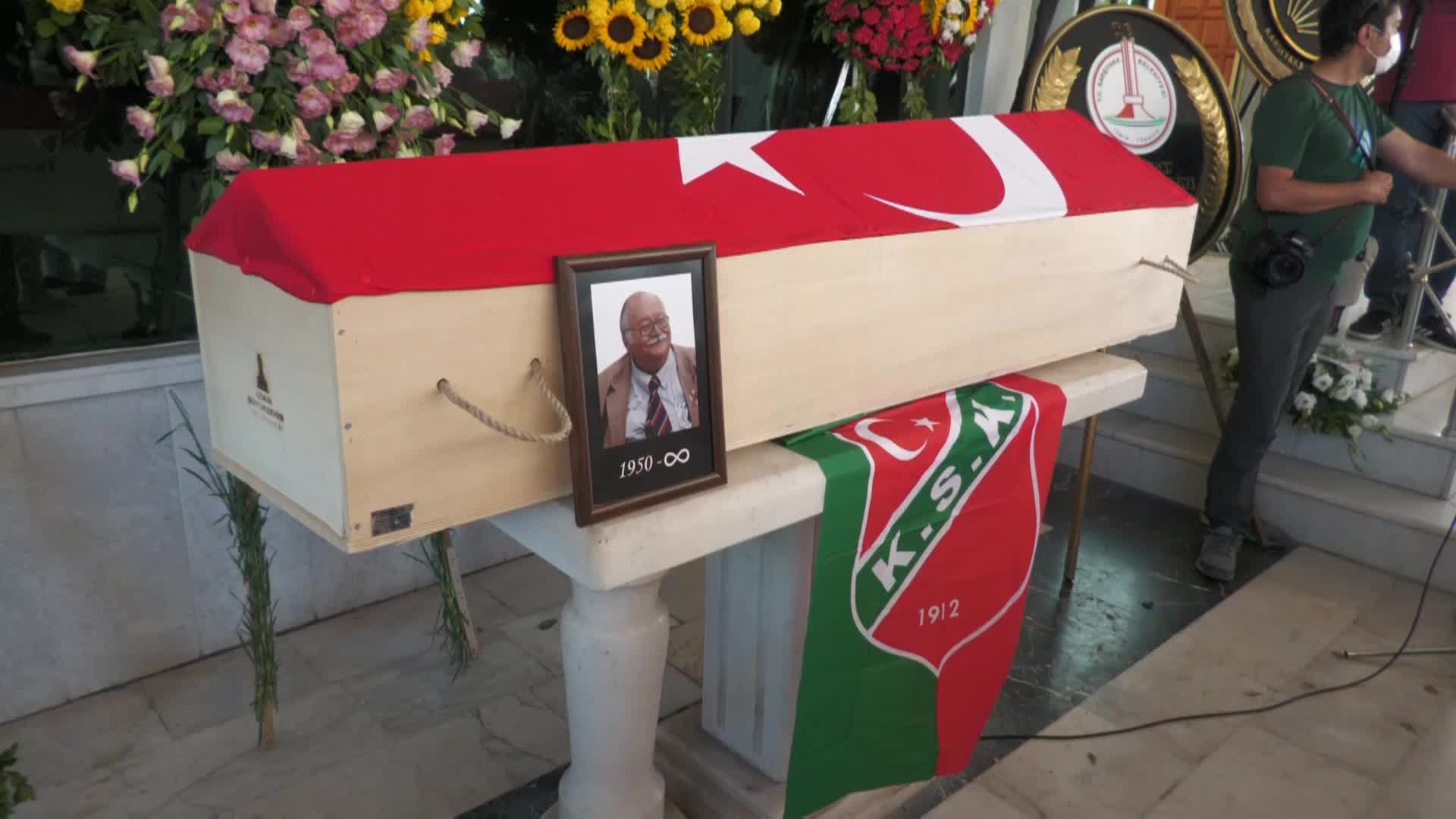 “İZMİR BABA” SON YOLCULUĞUNA UĞURLANDI