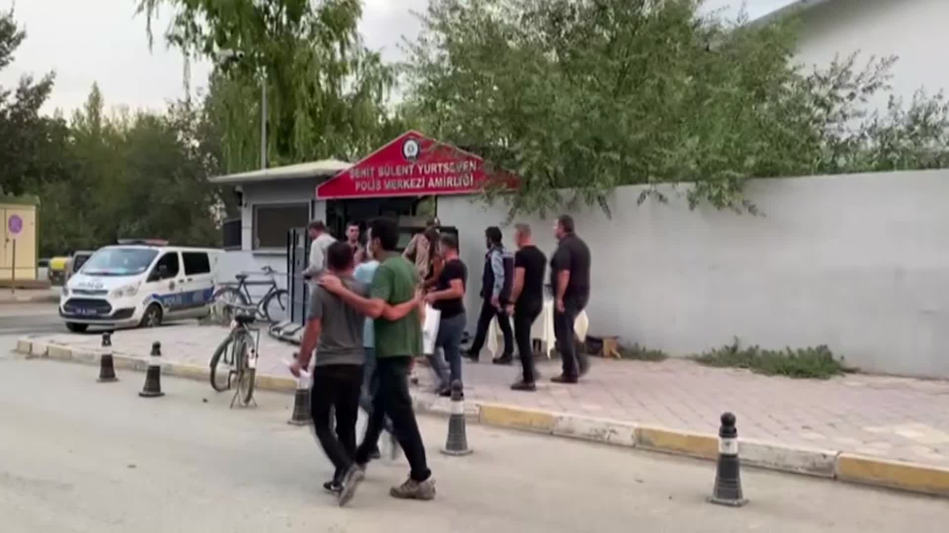 IĞDIR POLİSİ MUHARREM AYI DOLAYISIYLA SU DAĞITIYOR