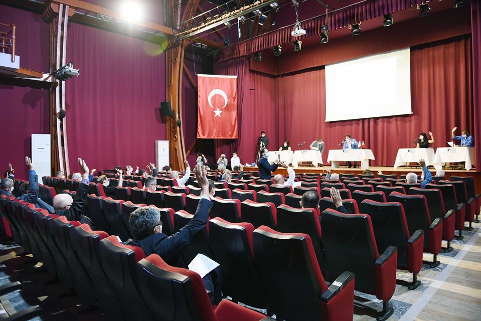 FETHİYE BELEDİYE BAŞKANI KARACA'YA OY ÇOKLUĞUYLA BORÇLANMA YETKİSİ VERİLDİ