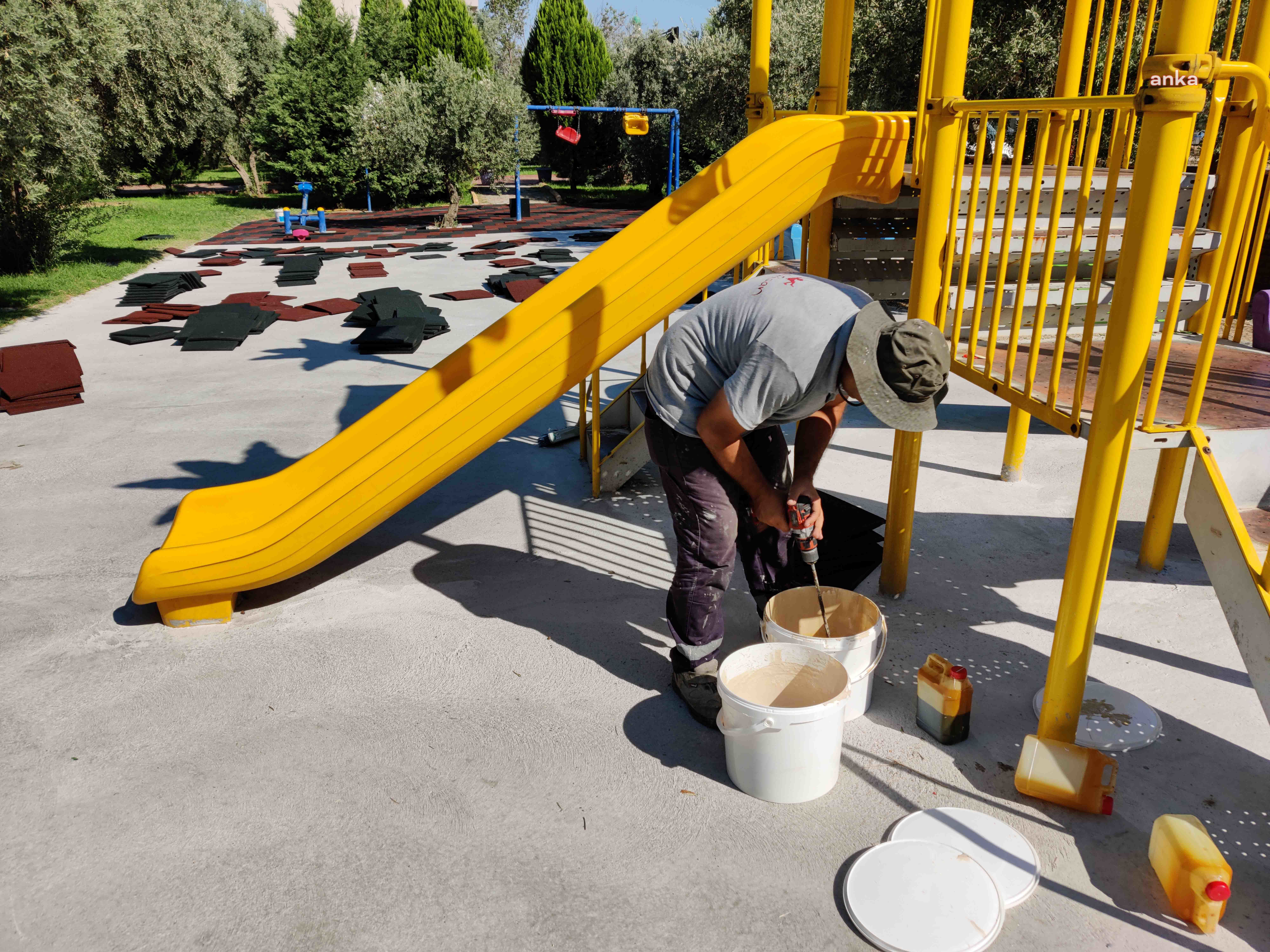 Kemalpaşa Belediyesi, ilçedeki parkları yeniliyor
