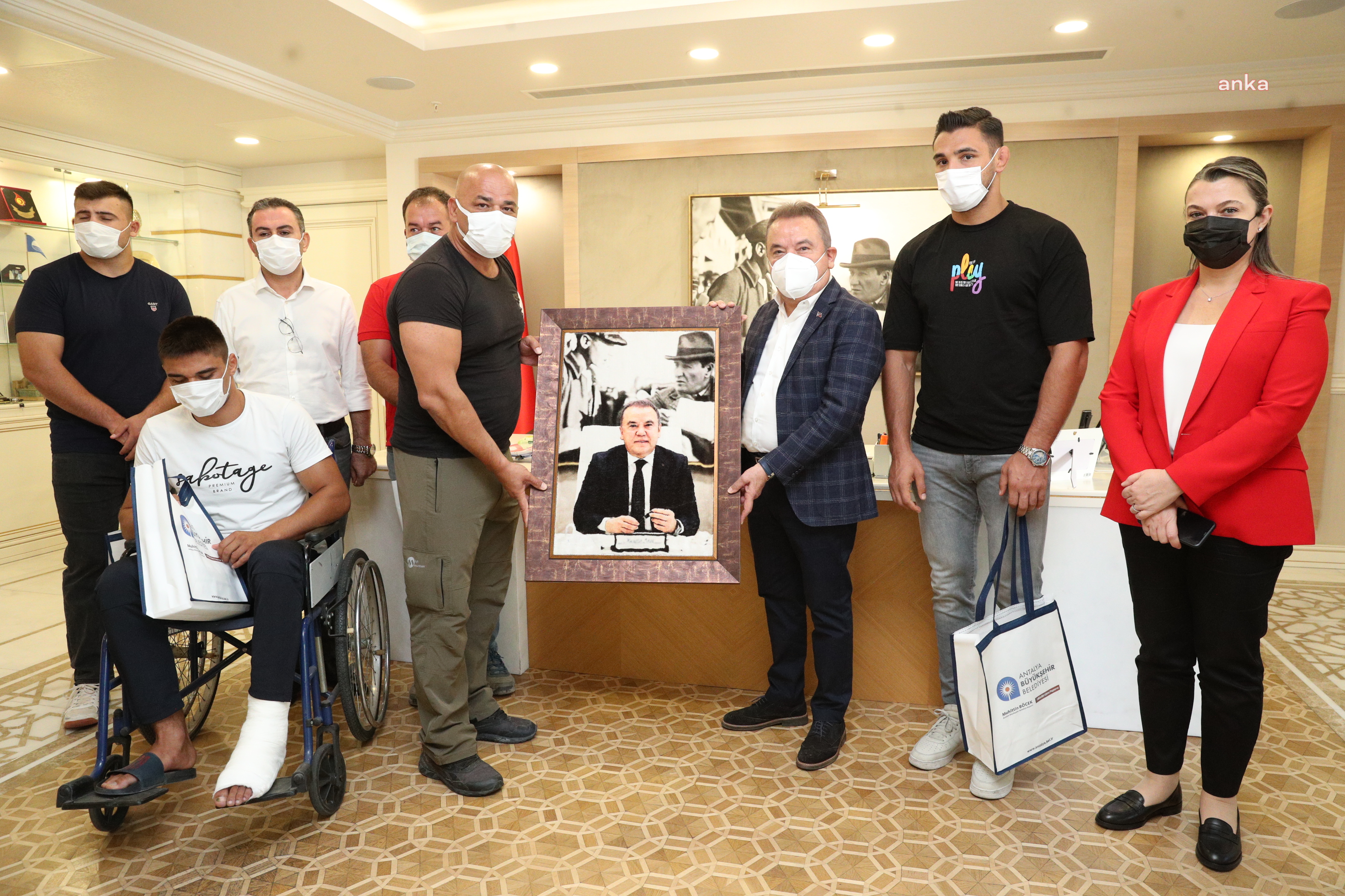 KIRKPINAR’IN ŞAMPİYON TAKIMI BAŞKAN BÖCEK’İ ZİYARET ETTİ