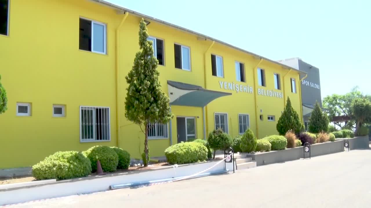 MERSİN BÜYÜKŞEHİR’DEN YENİŞEHİR SPOR SALONU’NDA TADİLAT ÇALIŞMASI