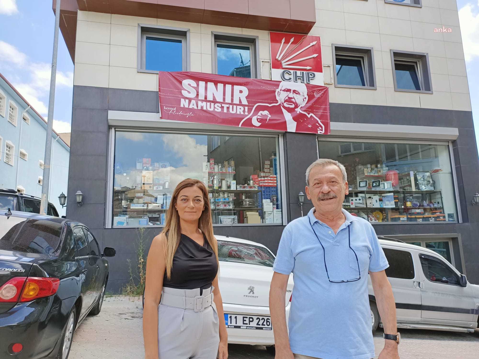 “SINIR NAMUSTUR” PANKARTLARI KAYSERİ VE BİLECİK CHP BİNALARINDA DA ASILDI