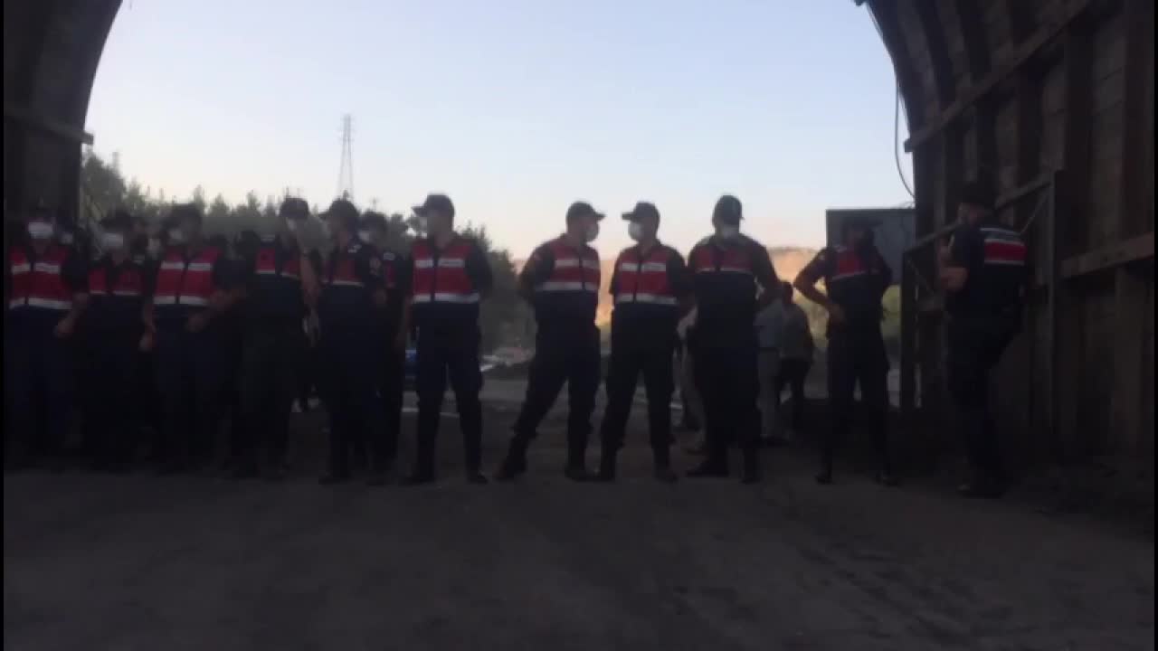 SOMALI MADENCİ İŞ BIRAKTI. İŞÇİDEN AMİRE TEPKİ: "İŞÇİNİN AĞZI TUVALET Mİ?"