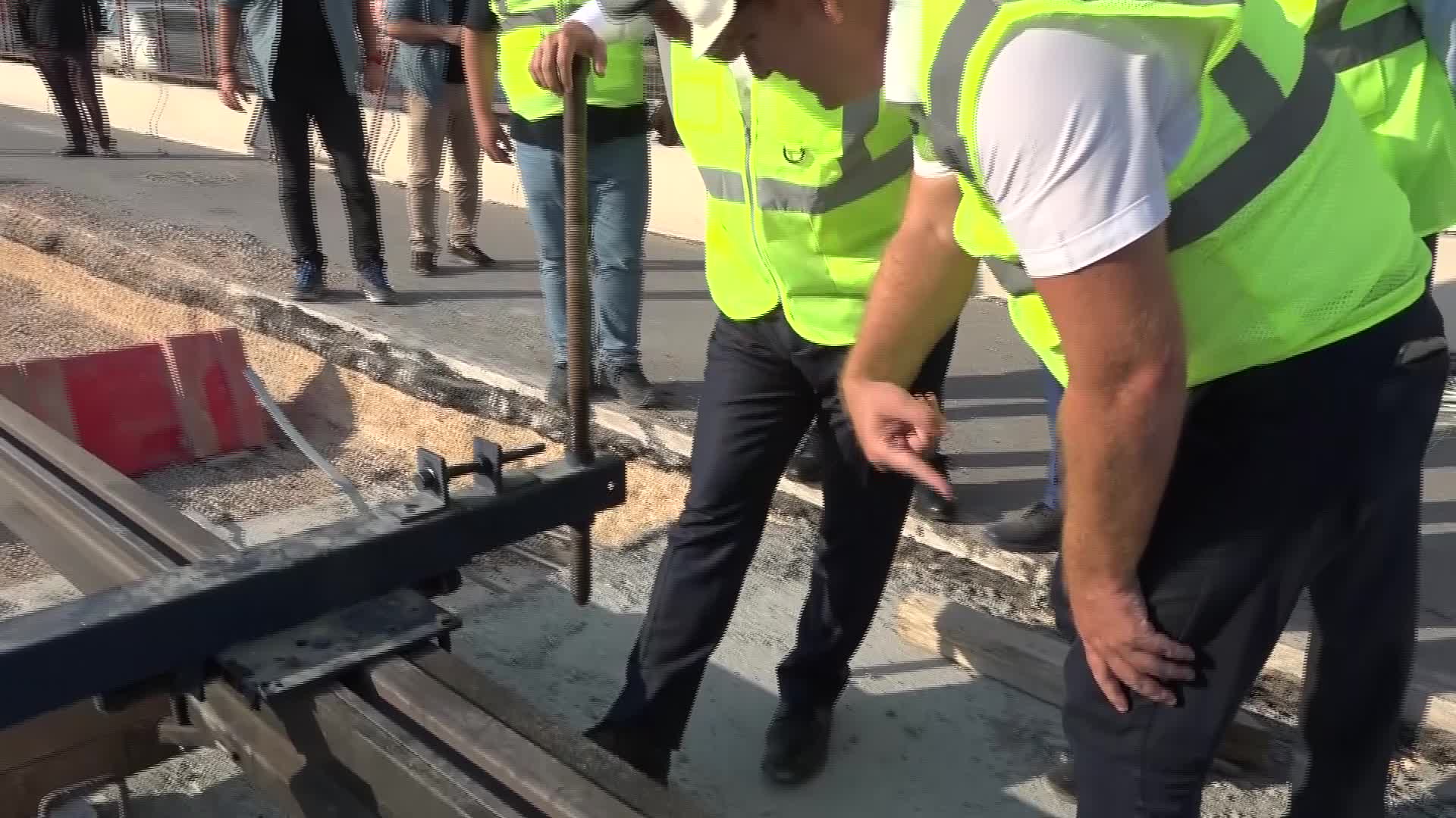 ÇİĞLİ TRAMVAYI'NDA İLK RAYLAR DÖŞENDİ