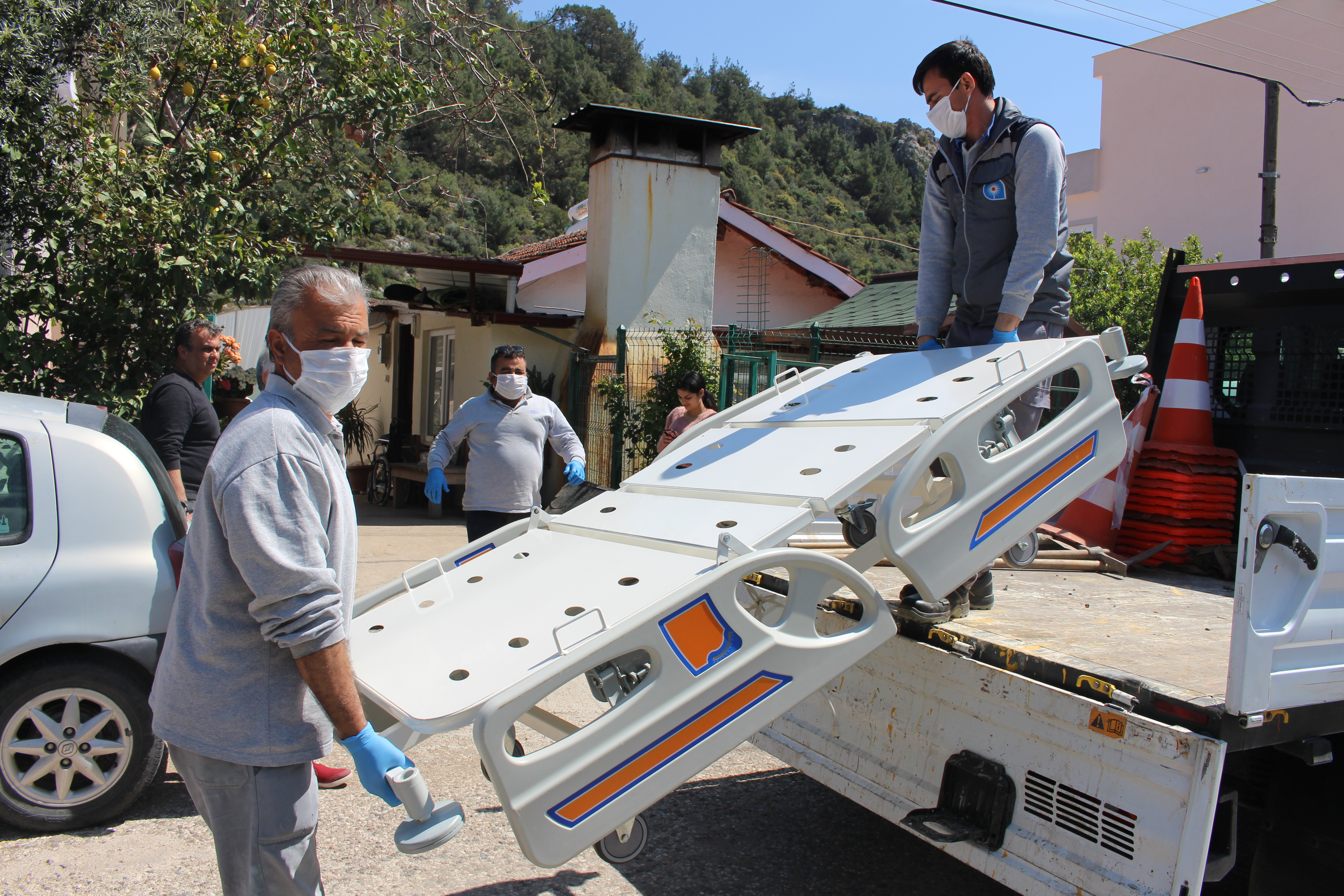ANTALYA BÜYÜKŞEHİR'DEN HASTA YATAĞI YARDIMI
