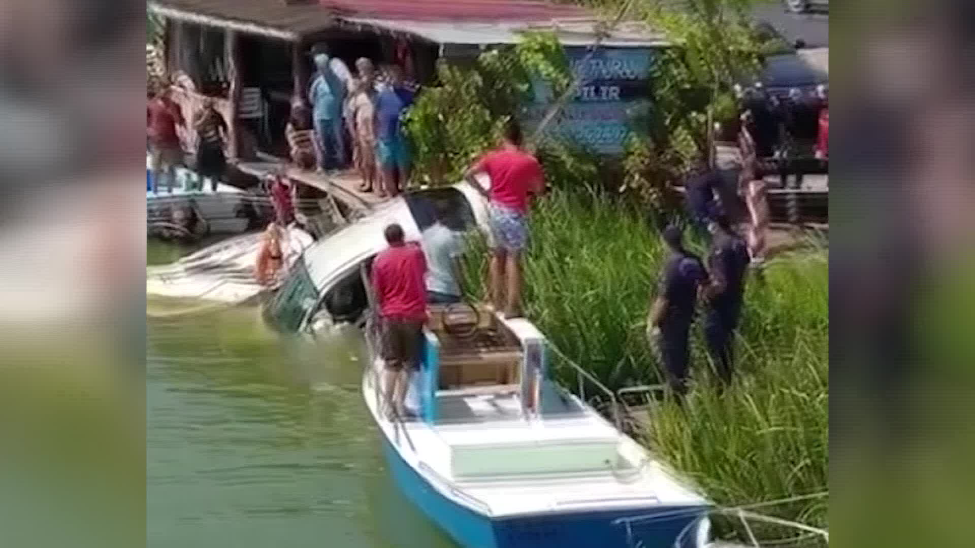 SAKARYA’DA OTOMOBİL MELEN ÇAYI'NA UÇTU, ANNE VE KIZINI VATANDAŞLAR KURTARDI