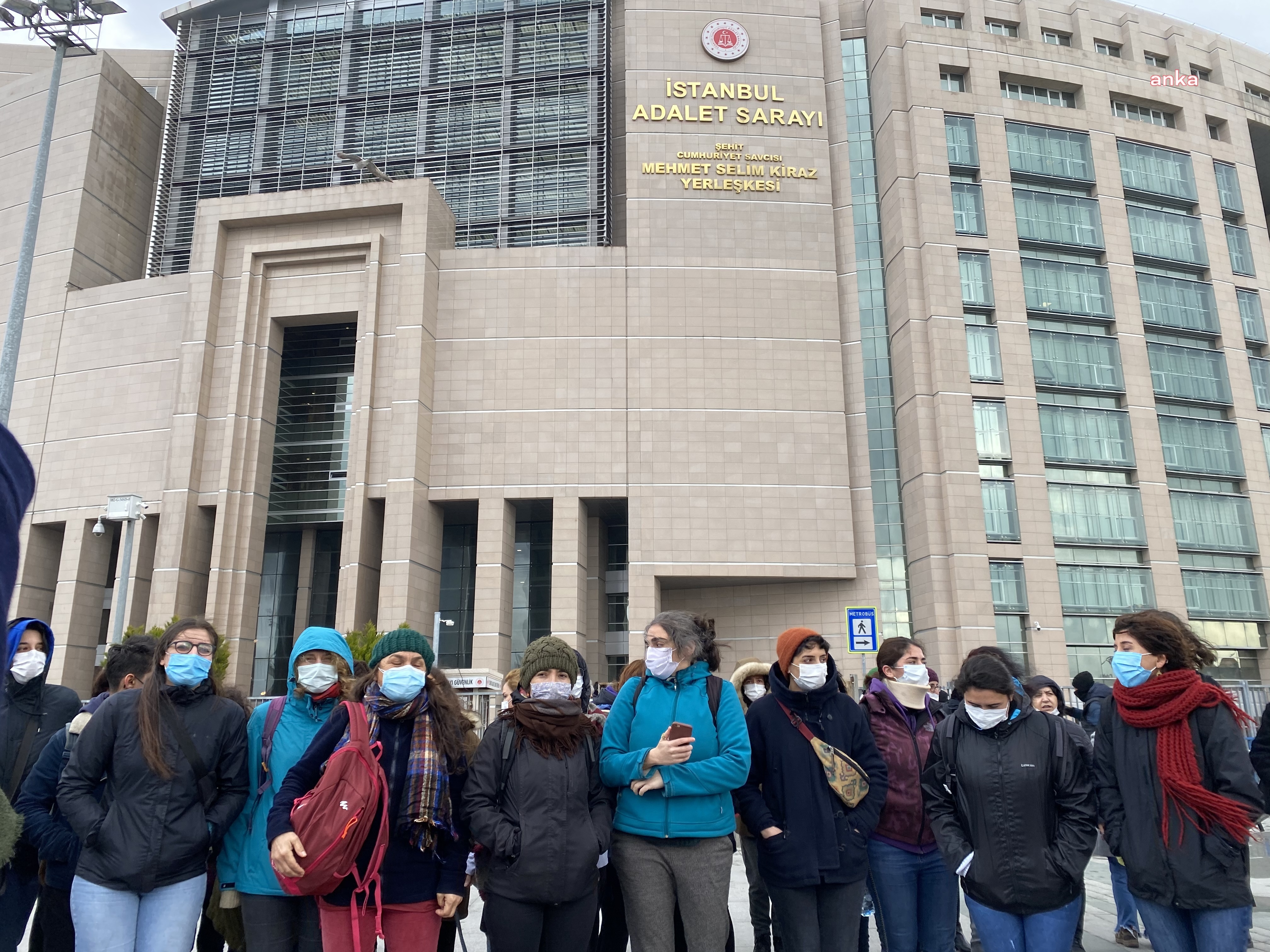 "FEMİNİST GECE YÜRÜYÜŞÜ"NDE GÖZALTINA ALINAN 17 KİŞİ HAKKINDA 7 YIL 8 AYA KADAR HAPİS İSTEMİYLE DAVA AÇILDI