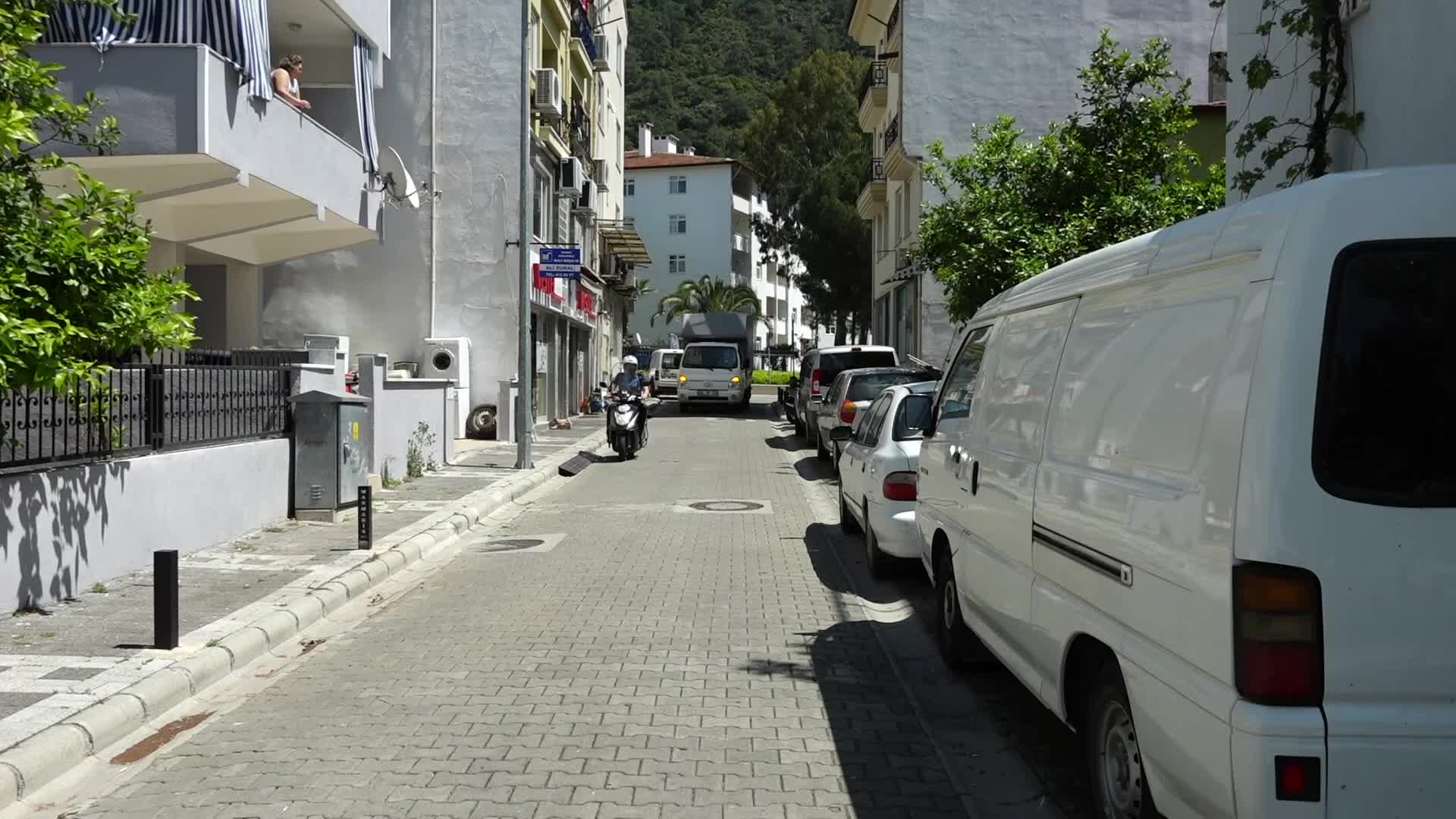 MARMARİS'TE SEYYAR MANAVLAR İŞ BAŞINDA