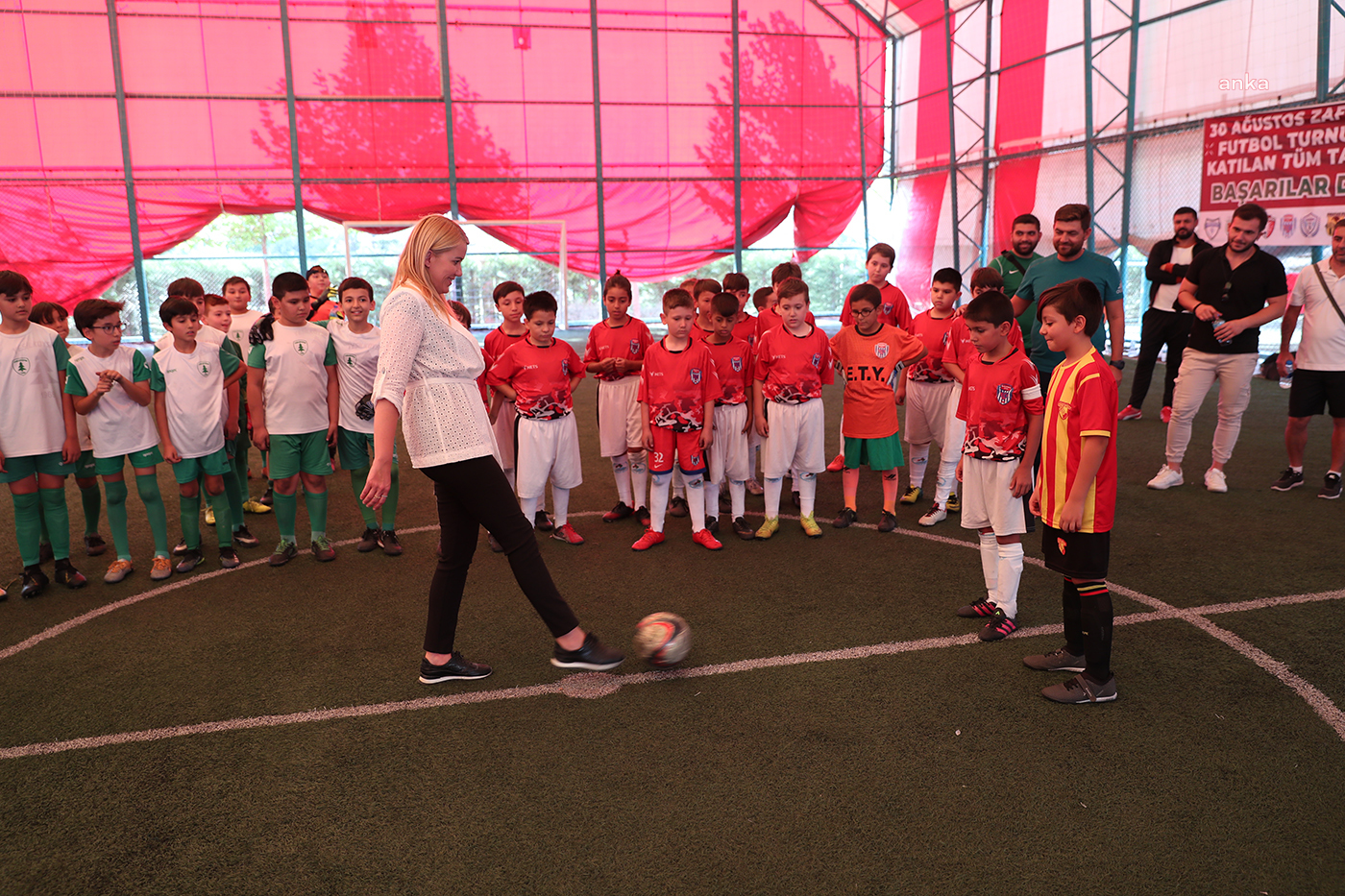 MERKEZEFENDİ BELEDİYESİ'NCE DÜZENLENEN "30 AĞUSTOS ZAFER KUPASI FUTBOL TURNUVASI" BAŞLADI