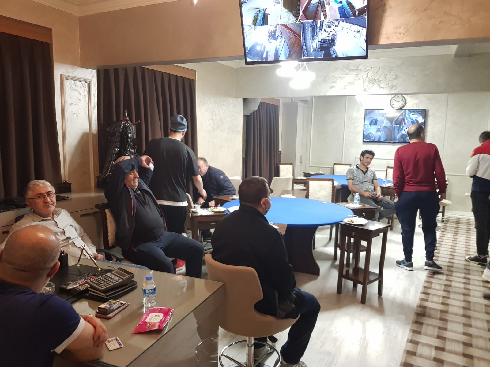 AÇIK LOKALDE BULUNAN 12 KİŞİYE 3 BİN 180'ER LİRA CEZA