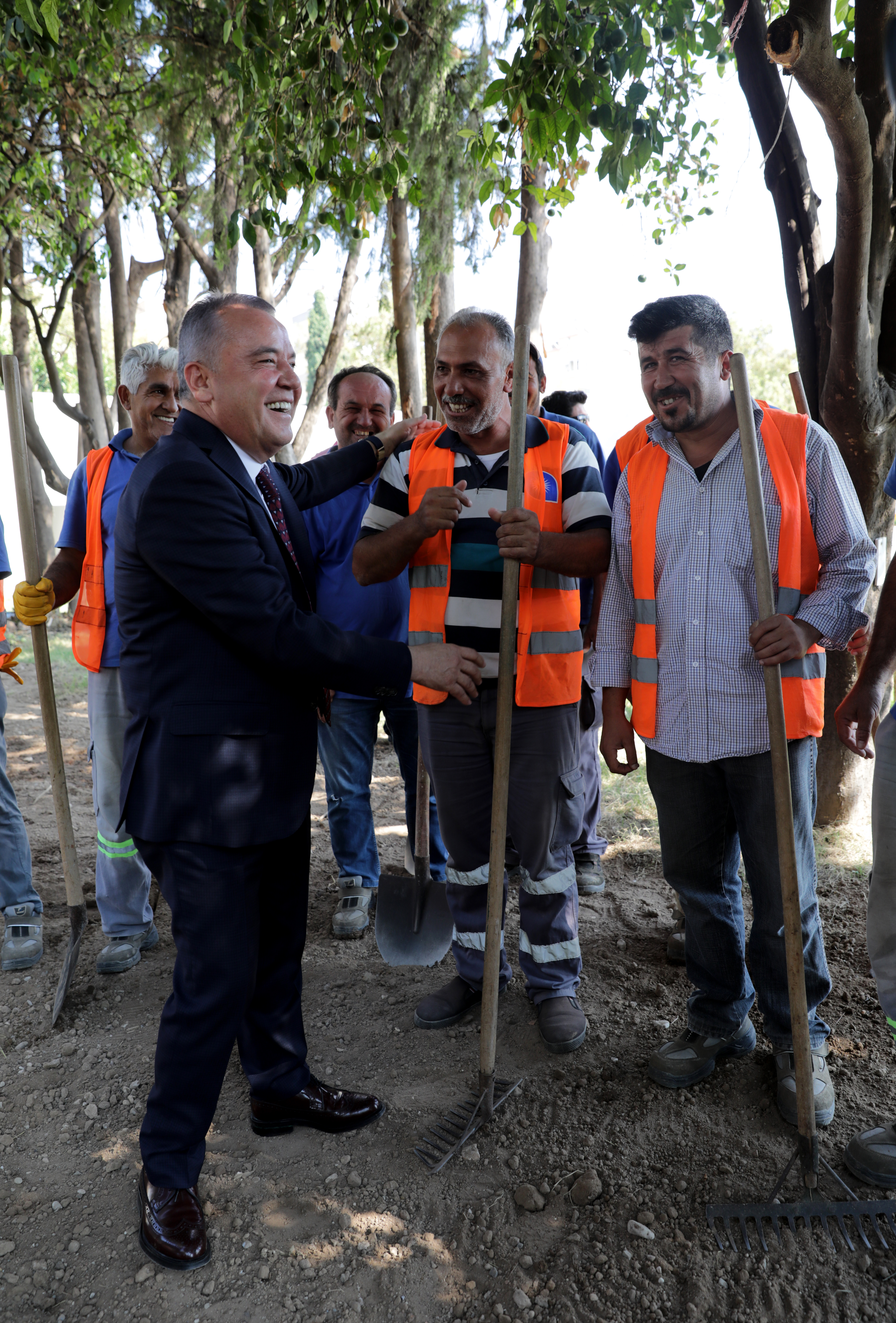 ANTALYA BELEDİYE BAŞKANI BÖCEK'TEN 1 MAYIS MESAJI