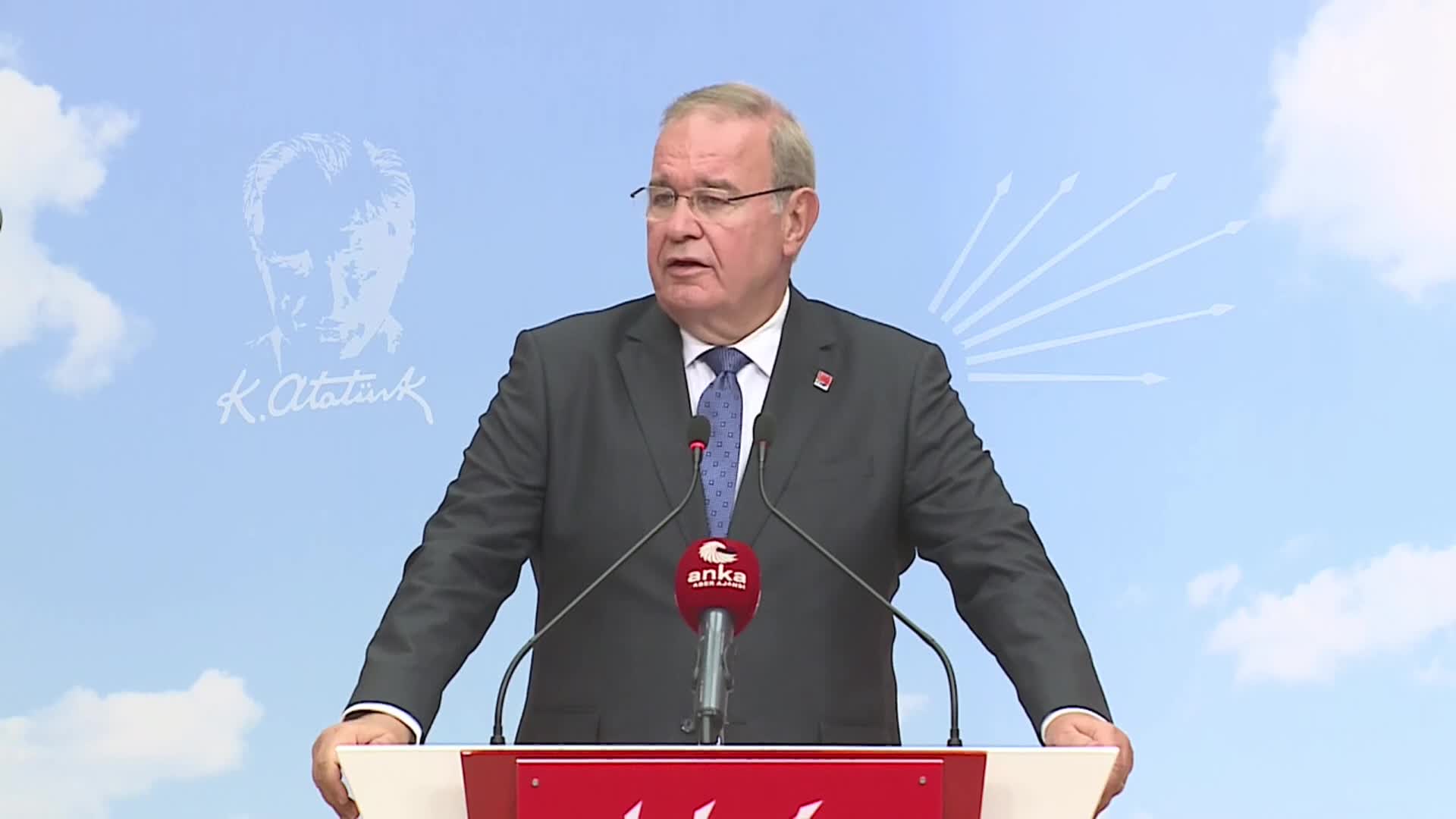 ÖZTRAK: "SINIRLARIMIZ NASRETTİN HOCA’NIN TÜRBESİ GİBİ, ÜÇ YANI AÇIK AMA KAPISI KİLİTLİ"