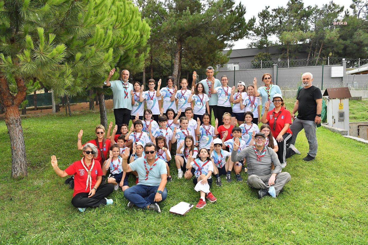 BEYLİKDÜZÜ BELEDİYESİ YAZ SPOR OKULU ÖĞRENCİLERİ İZCİLİK YEMİNİ ETTİ