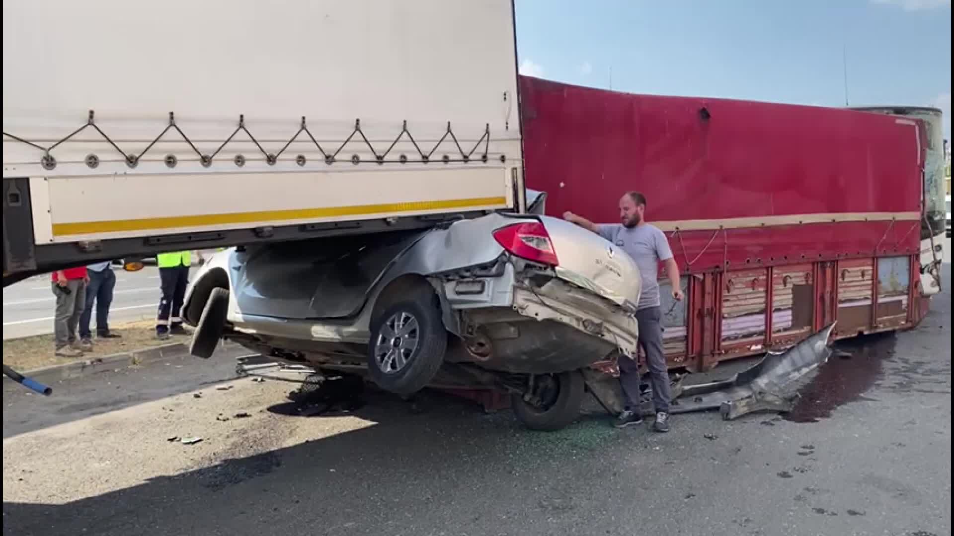 TEKİRDAĞ ÇORLU’DA FRENİ BOŞALAN OTOBÜS 7 ARACA ÇARPTI