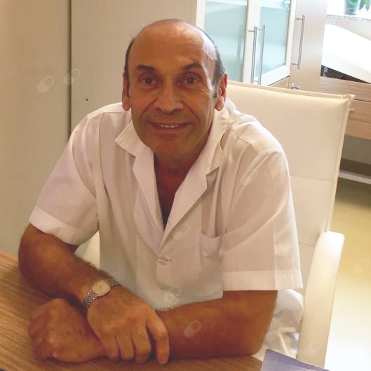 İZMİR'DE 76 YAŞINDAKİ DOKTOR KORONAVİRÜS NEDENİYLE HAYATINI KAYBETTİ