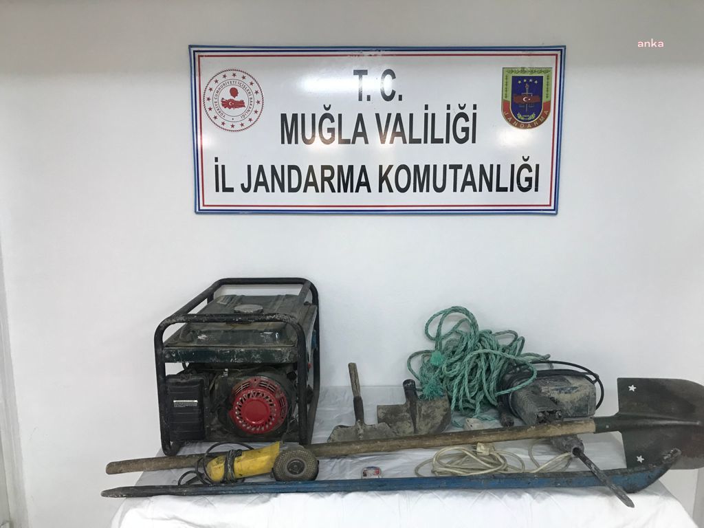 KAÇAK KAZI İÇİN ANTİK KENTTE TÜNEL KAZMIŞLAR