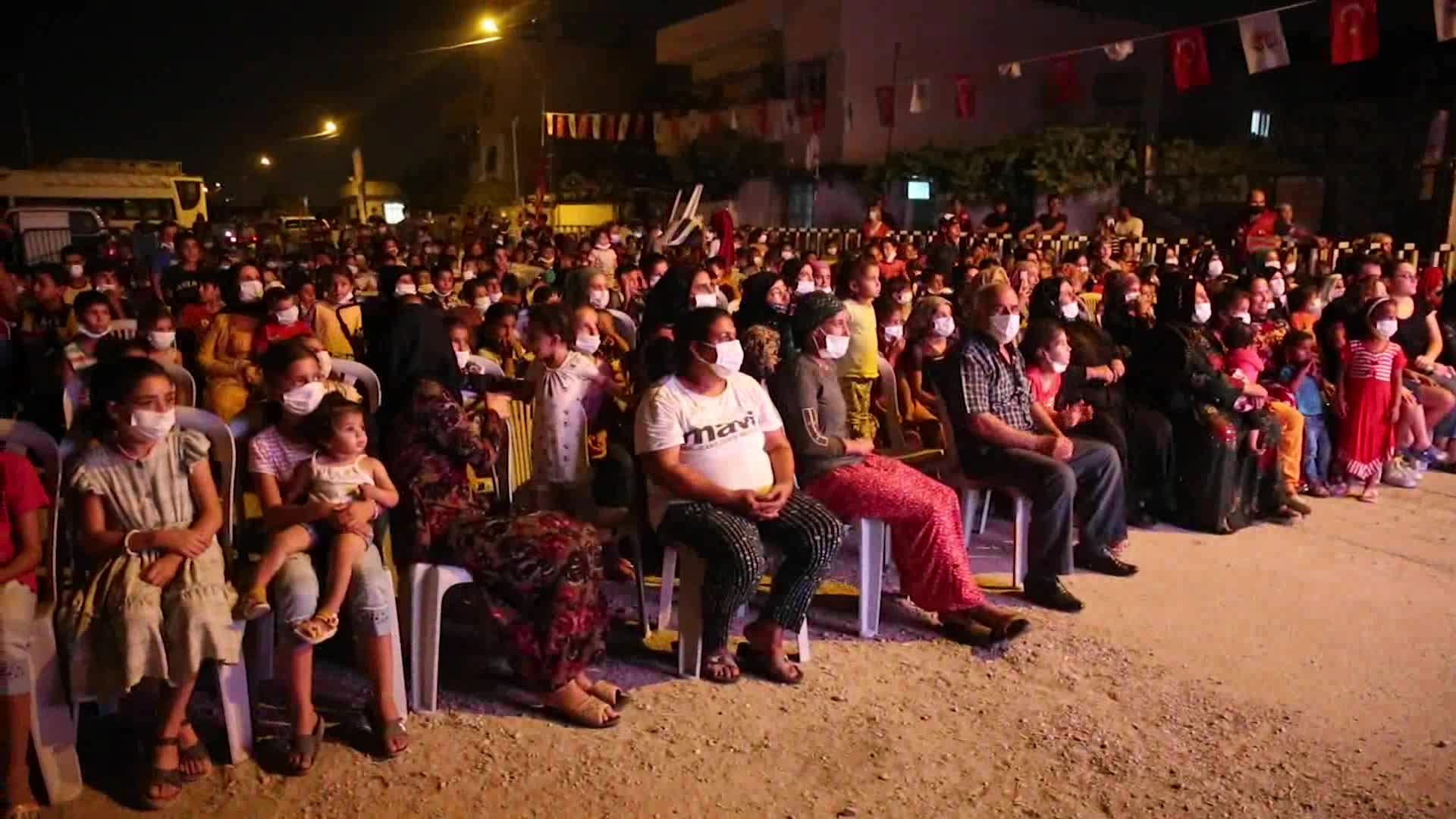 ADANA SOKAKLARI SİNEMA İLE ŞENLENDİ
