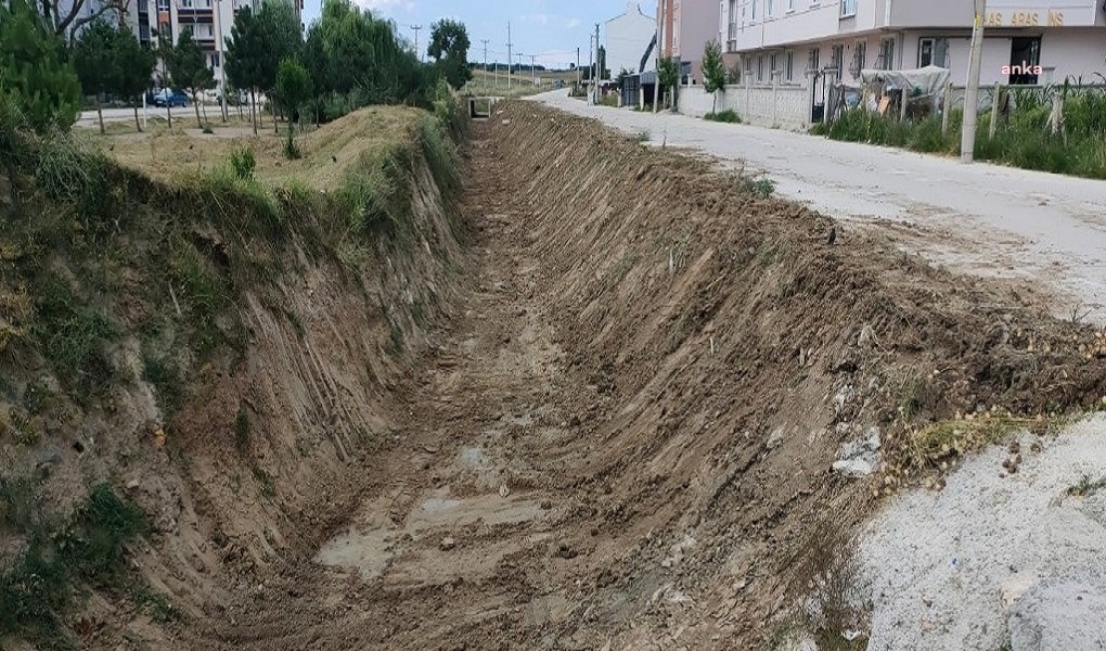 TEKİRDAĞ BÜYÜKŞEHİR’DEN KAPAKLI İLÇESİNDE DERE TEMİZLİĞİ