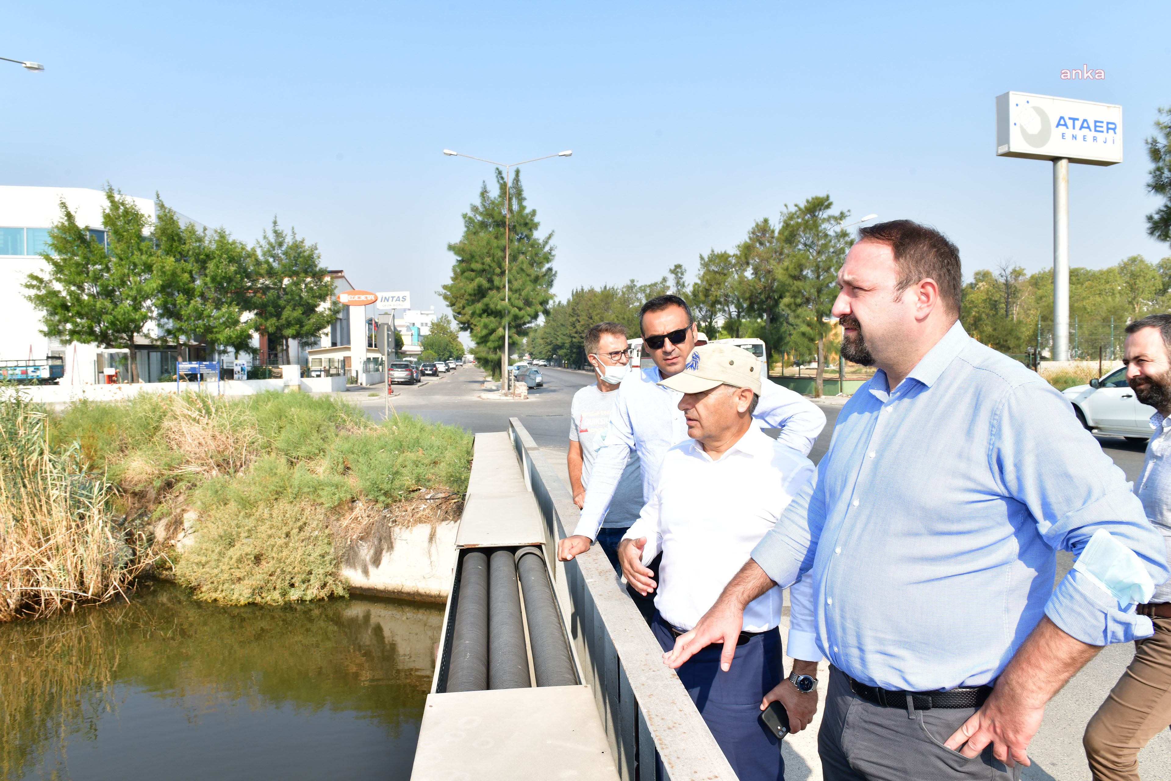 ÇİĞLİ BELEDİYE BAŞKANI GÜMRÜKÇÜ, KOKU SORUNU İÇİN SAHAYA İNDİ