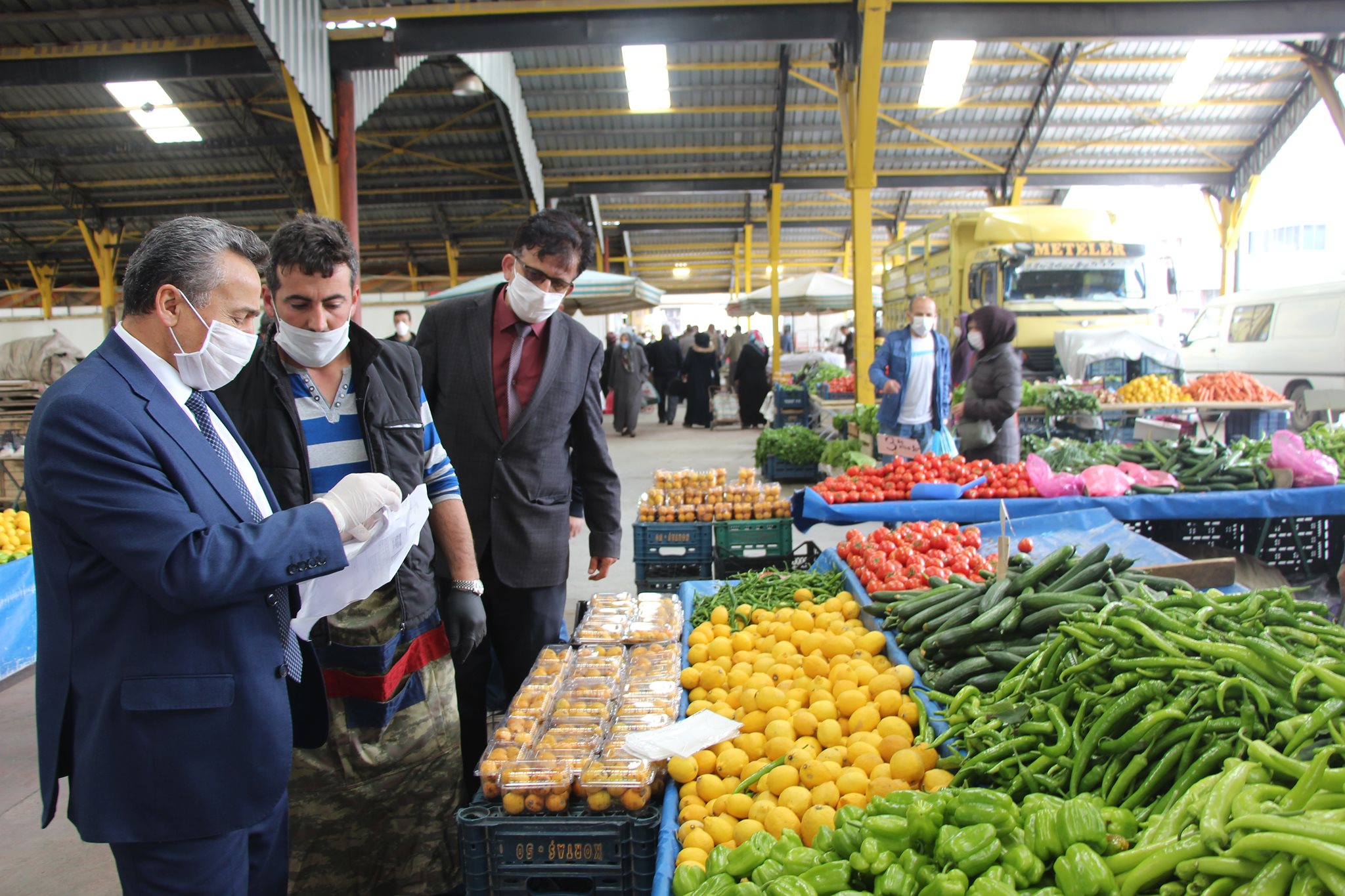 SEYDİŞEHİR BELEDİYE BAŞKANI TUTAL, PAZAR YERİNDE İNCELEMELERDE BULUNDU
