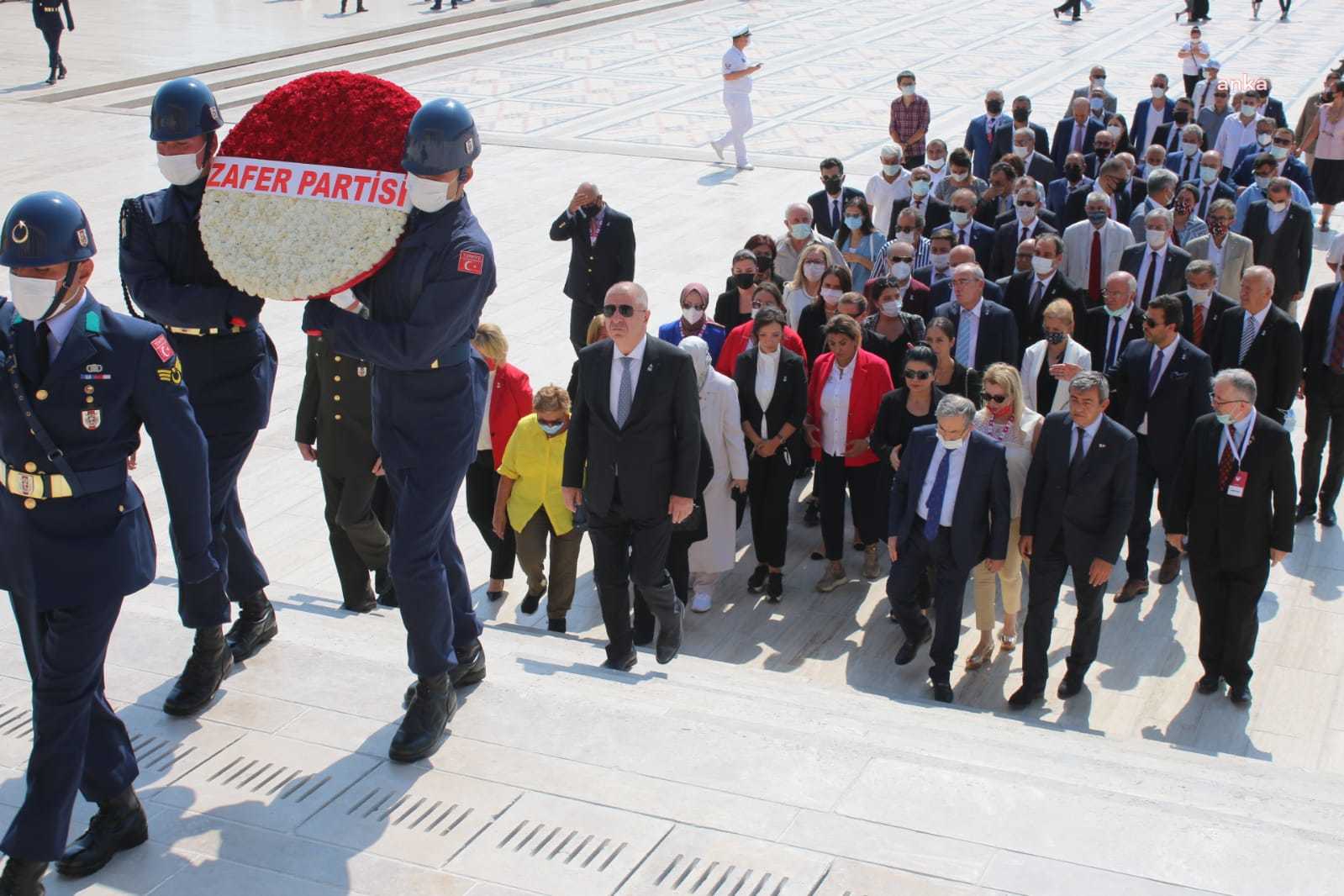 ZAFER PARTİSİ GENEL BAŞKANI ÖZDAĞ VE PARTİ YÖNETİCİLERİ, ANITKABİR’İ ZİYARET ETTİ