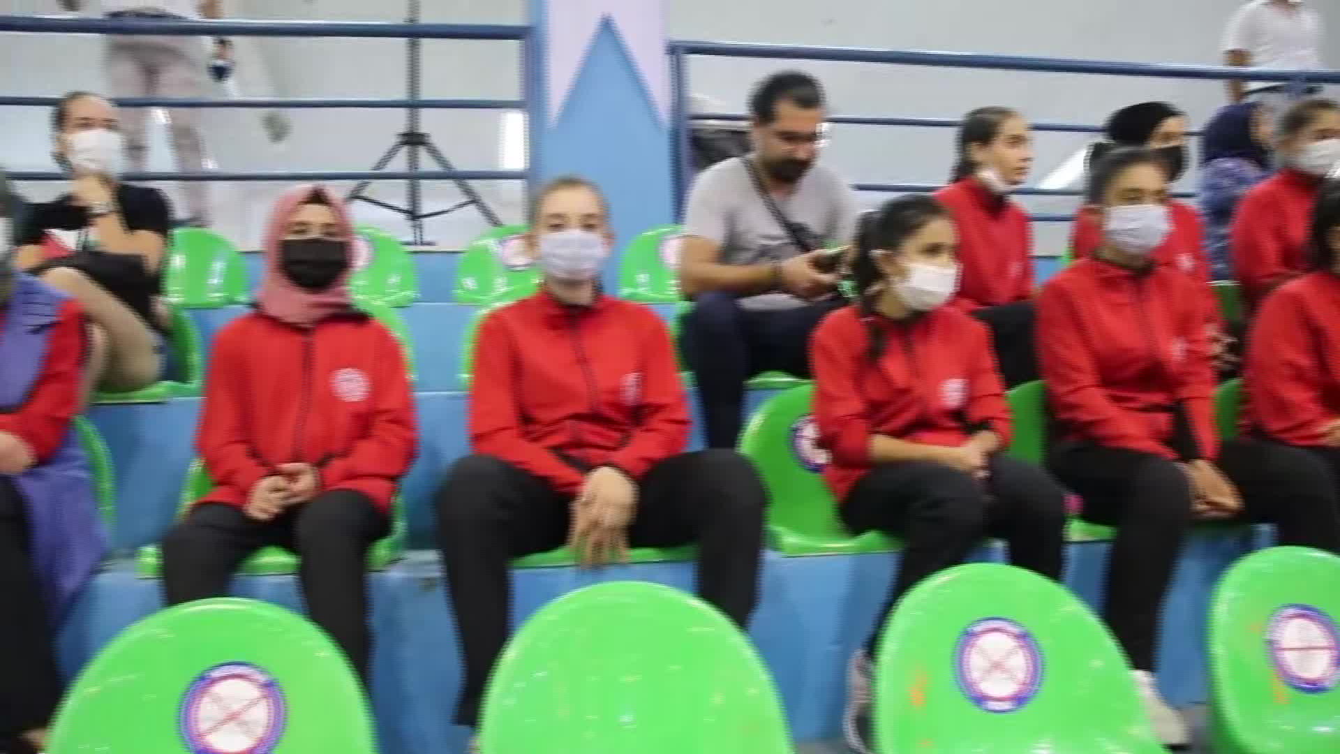 ŞANLIURFALI 13 YAŞINDAKİ HENTBOL OYUNCUSU MERVE AKPINAR BODRUM'DA