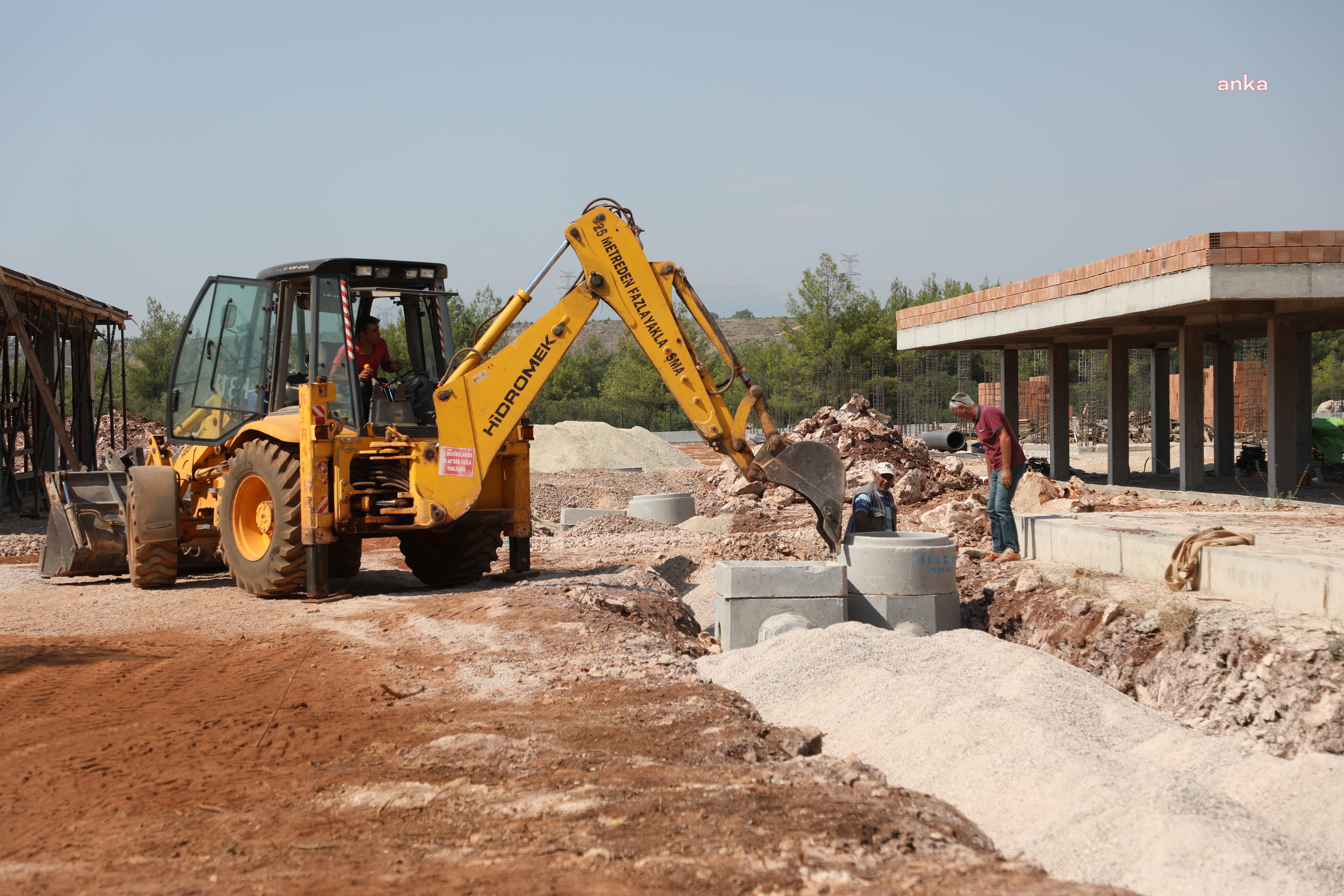 ANTALYA BÜYÜKŞEHİR BELEDİYESİ SOKAK HAYVANLARI İÇİN BAKIMEVİ İNŞA EDİYOR