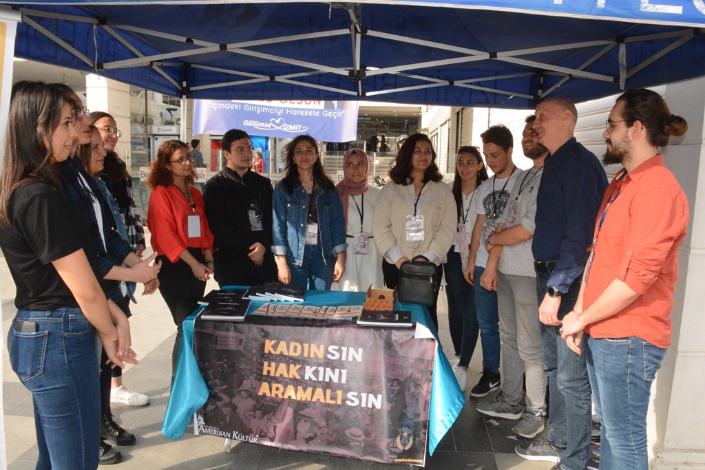 KOCAELİ'DE HUKUK ÖĞRENCİLERİNDEN 8 MART FARKINDALIĞI
